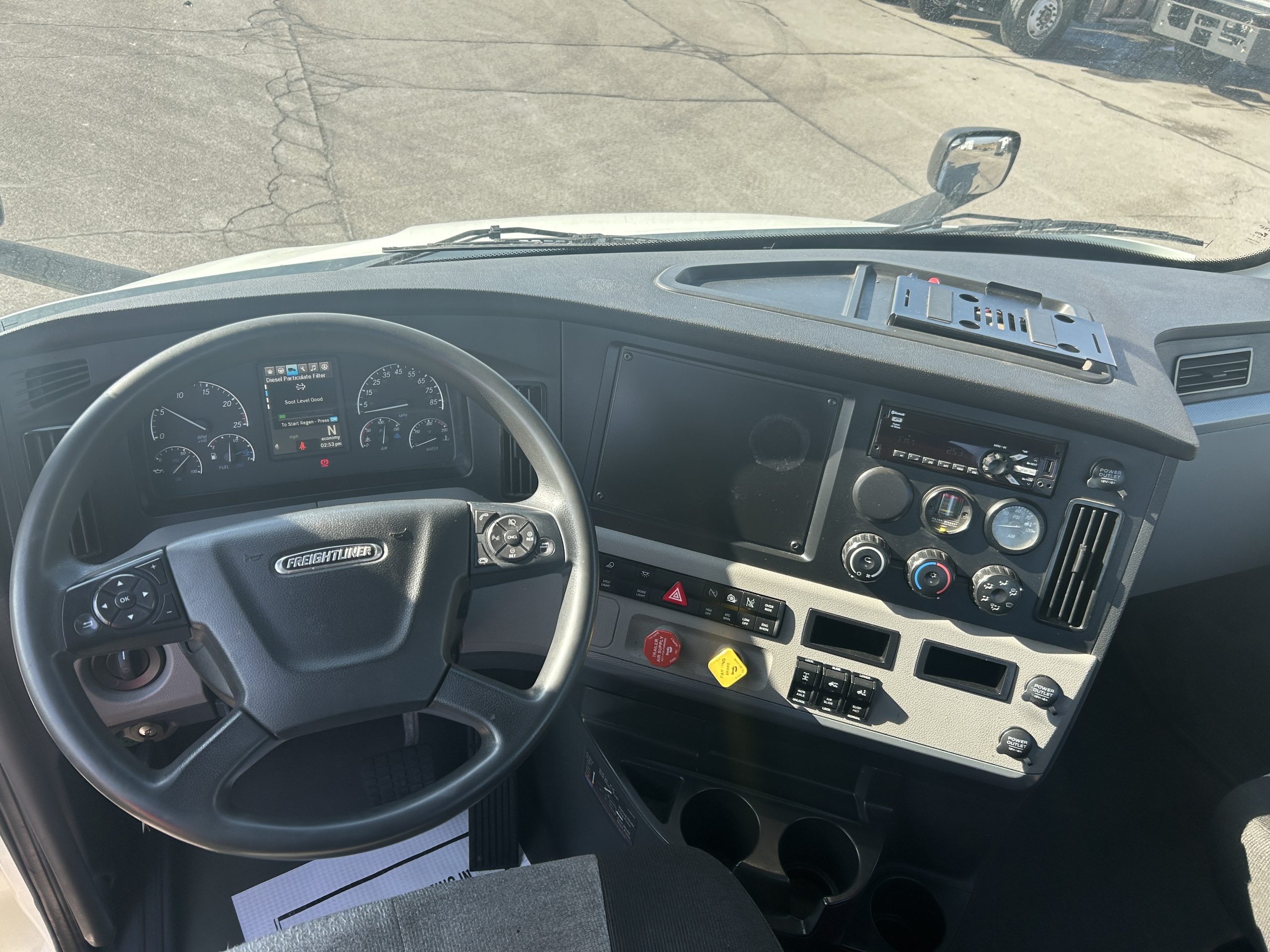 2021 Freightliner - image 4