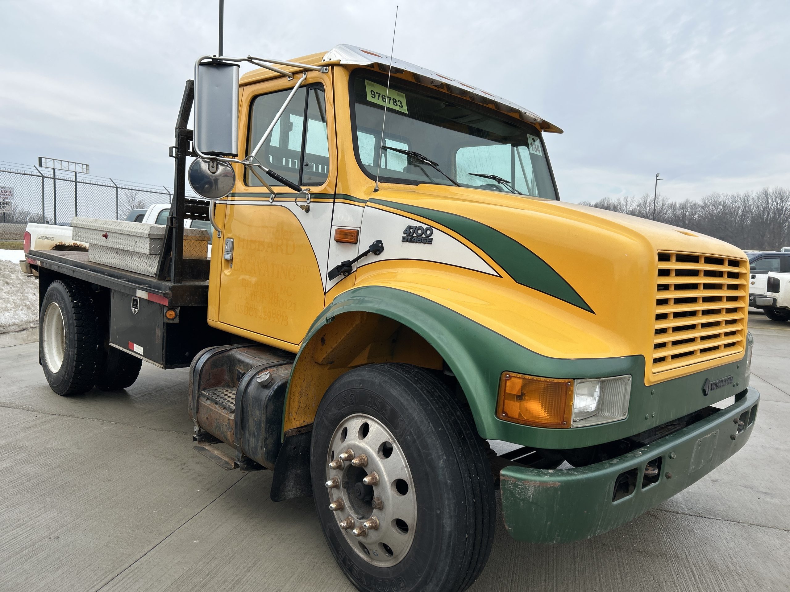 2001 International 4600 2001 International 4600 - image 2 of 4