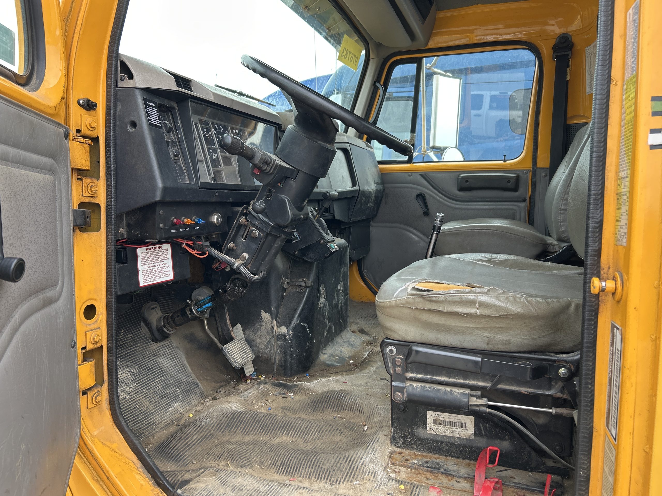 2001 International 4600 2001 International 4600 - image 4 of 4