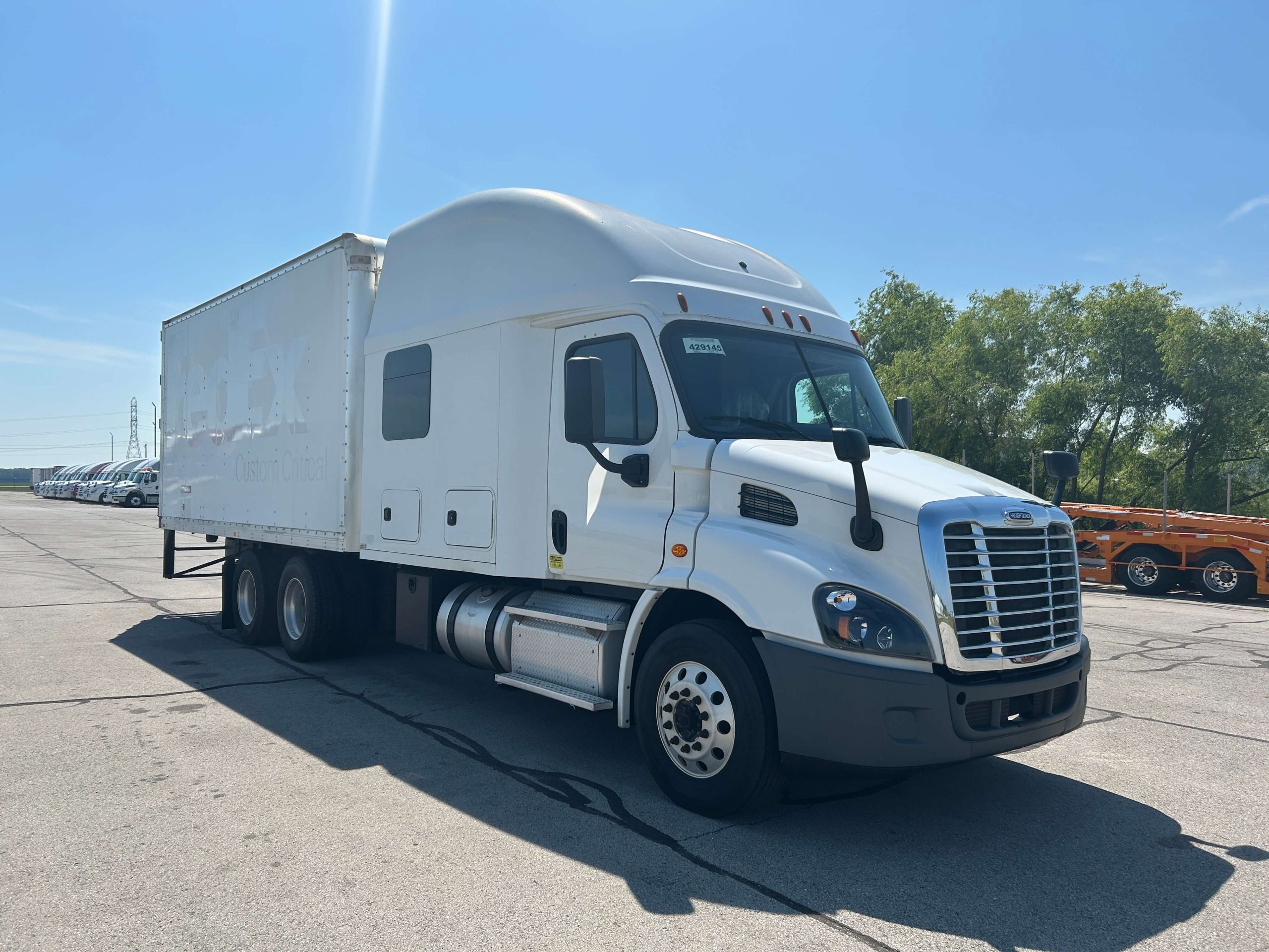 2016 Freightliner - image 3