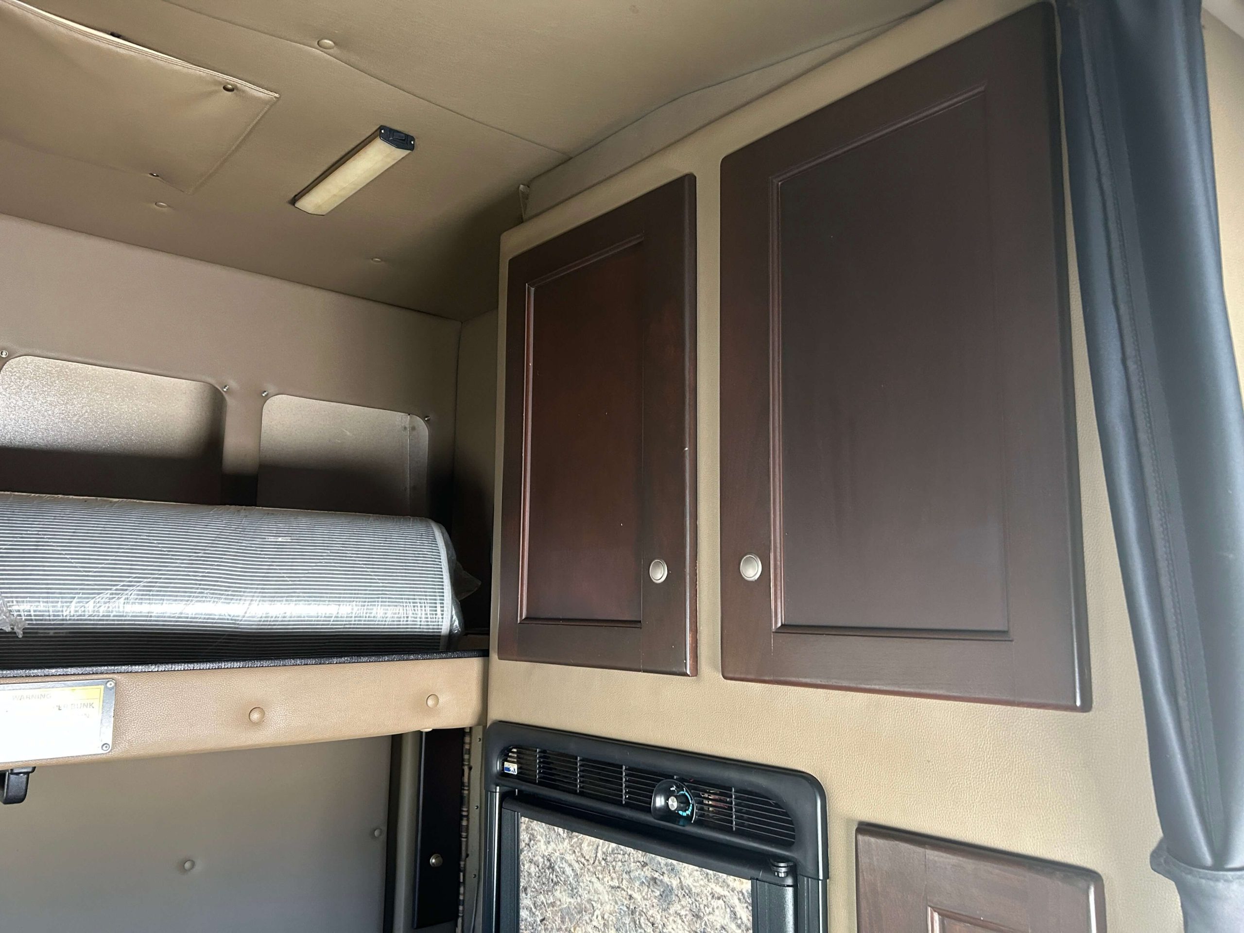 2016 Freightliner CA113 068Rf00000afqPJ 2016 Freightliner CA113 068Rf00000afqPJ