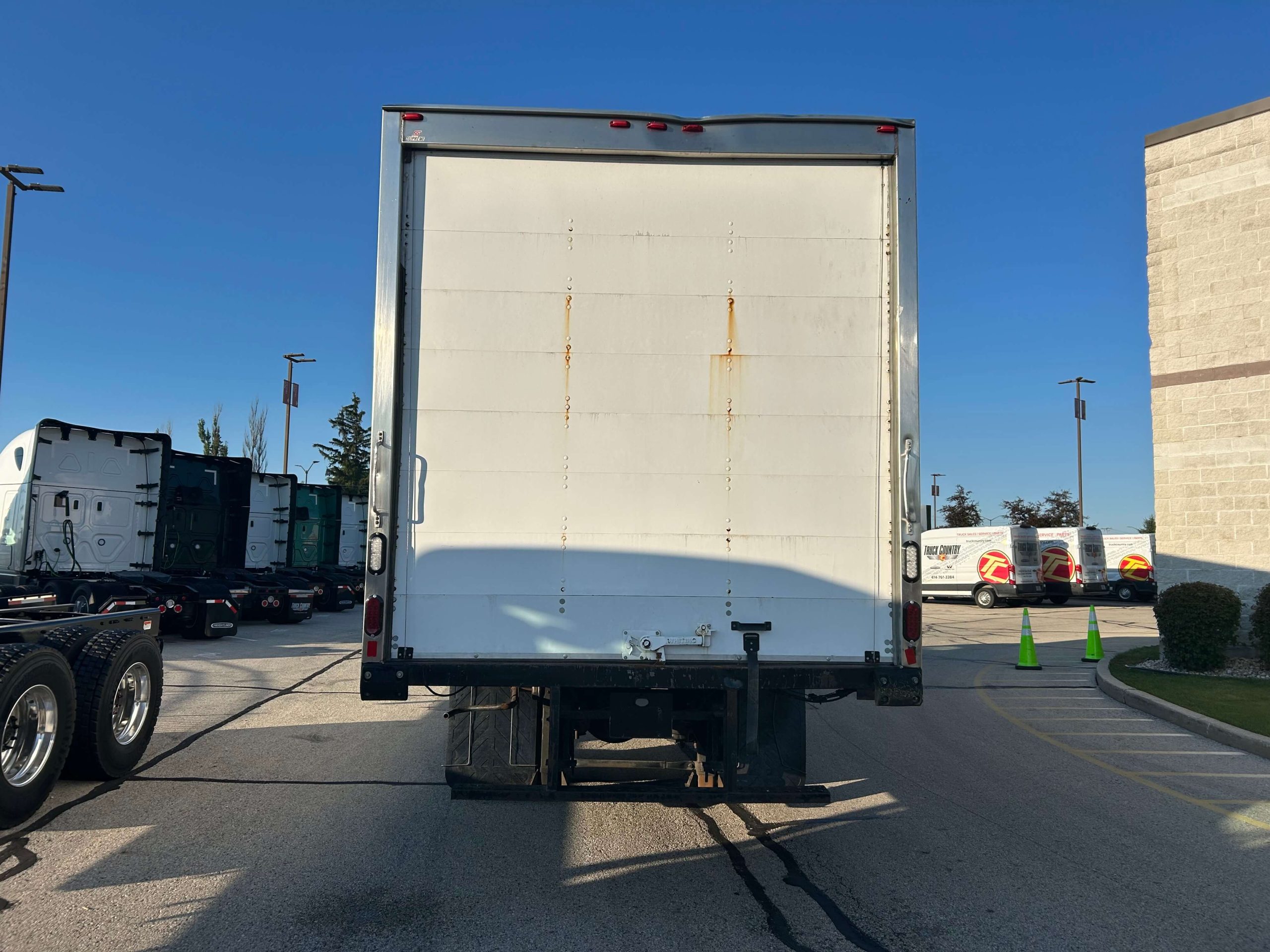 2018 Freightliner M2 106 - image 4