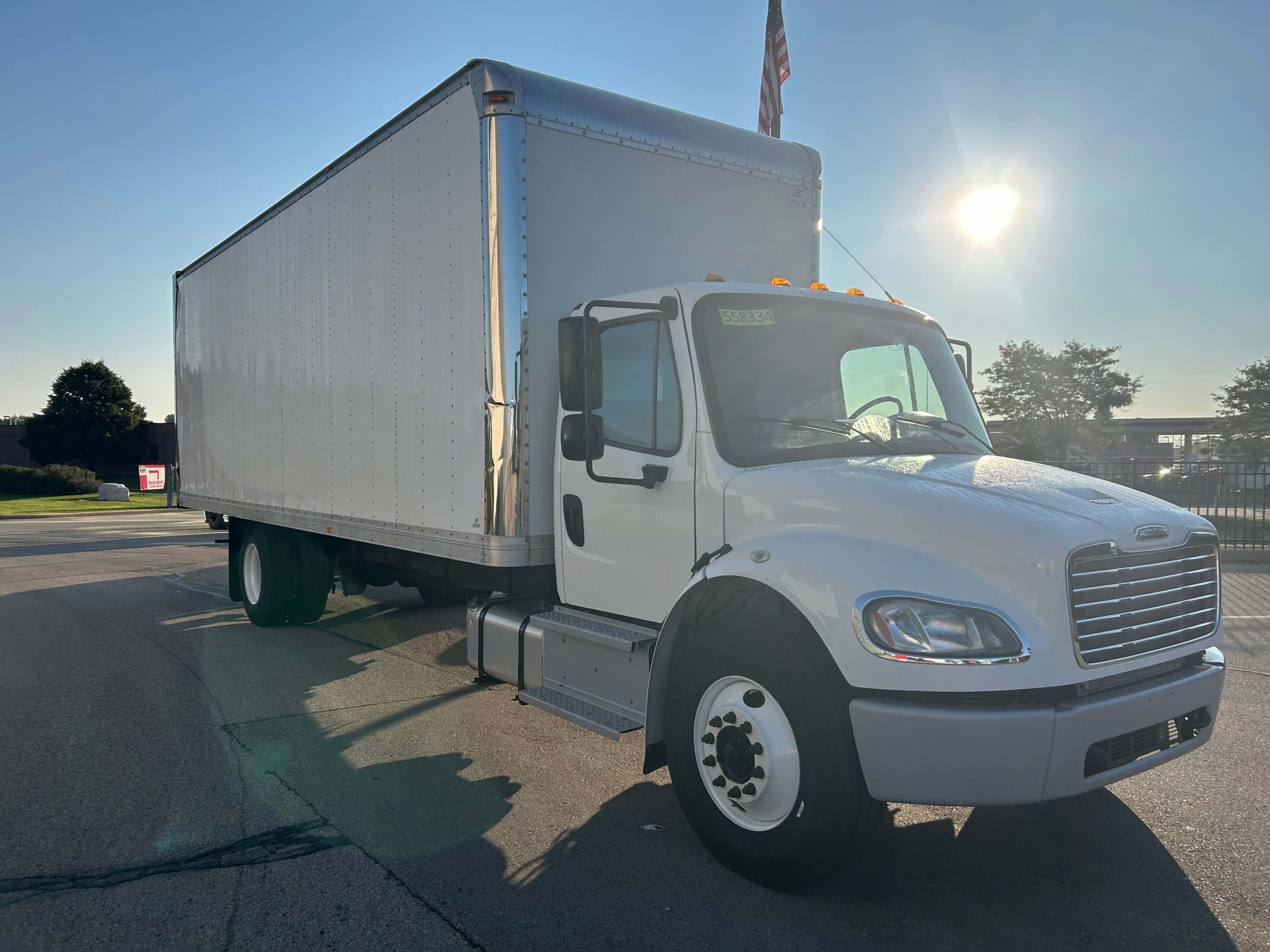 2018 Freightliner M2 106 - image 3