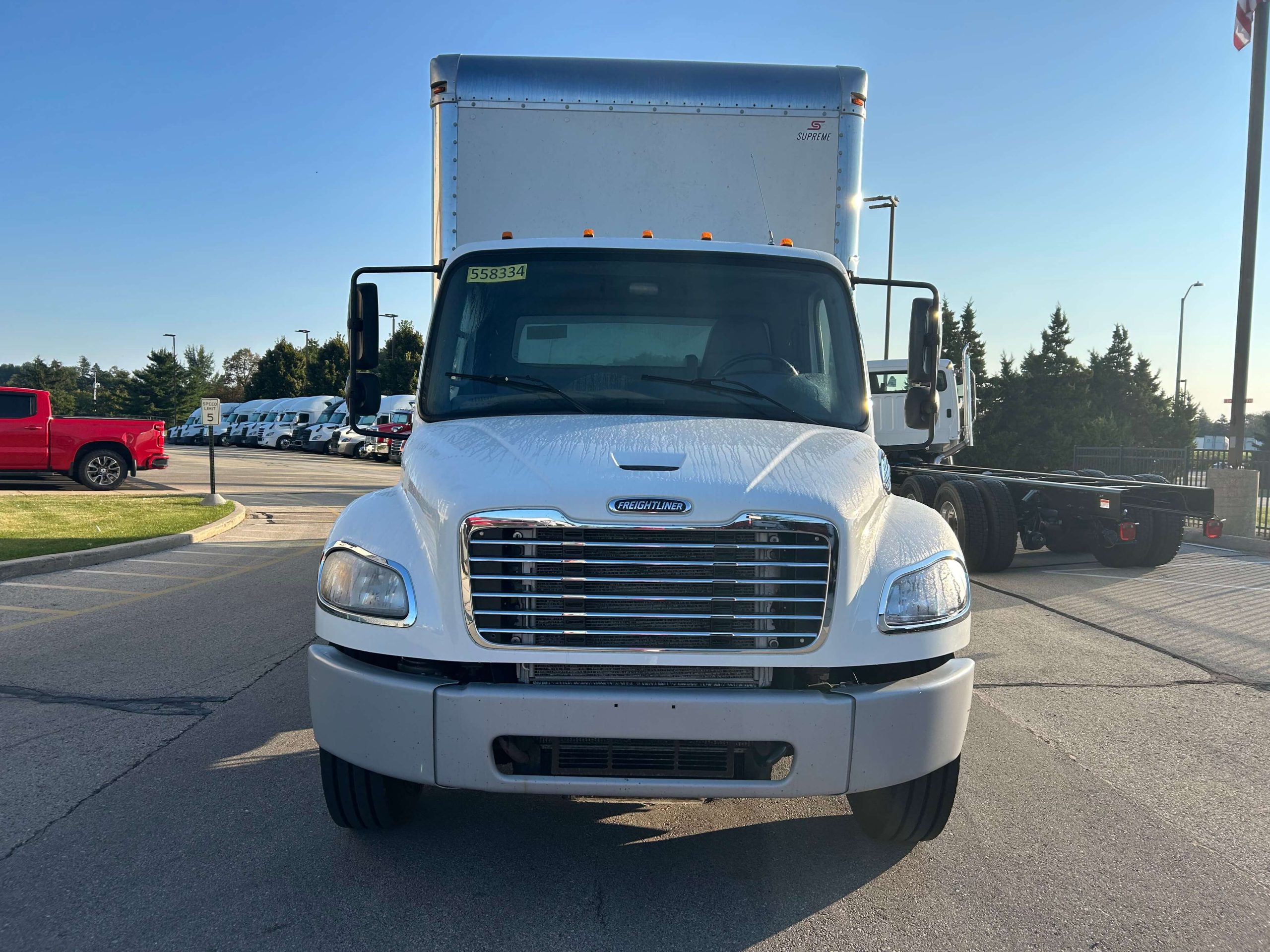 2018 Freightliner M2 106 - image 2