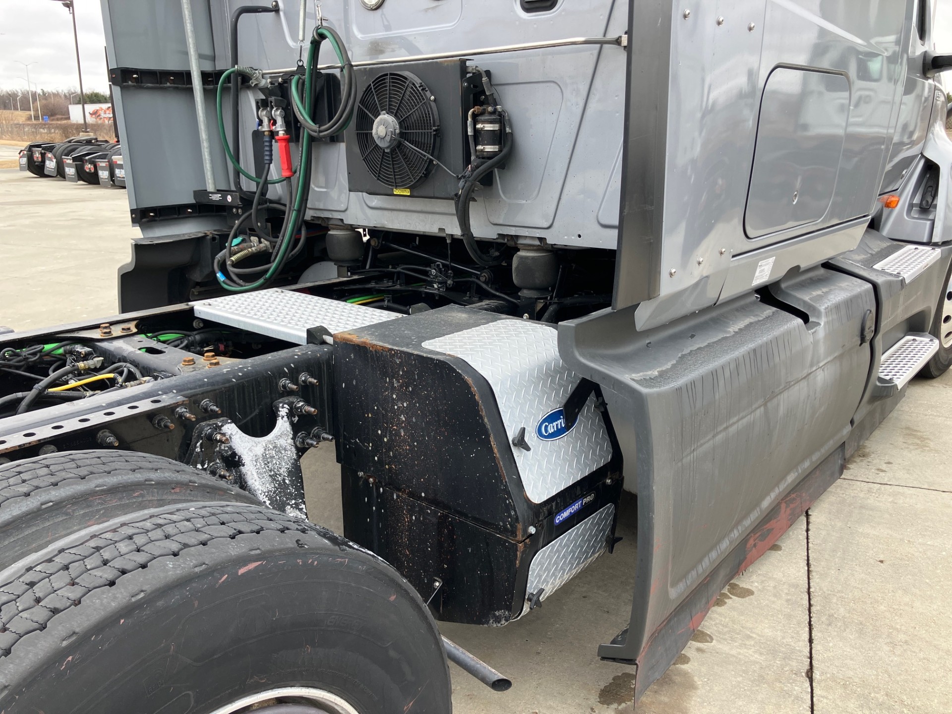 2022 International LT - image 4