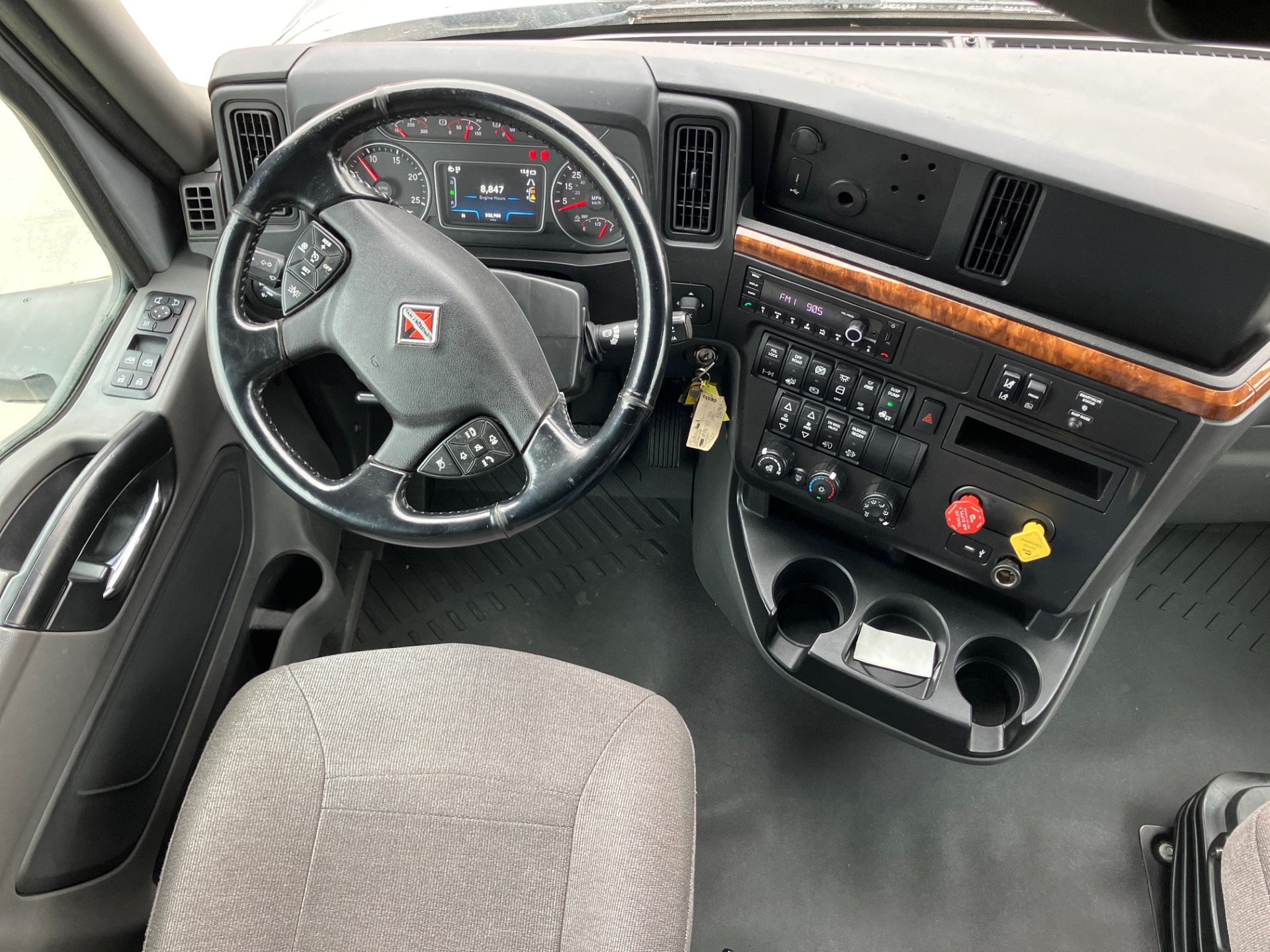 2022 International LT - image 6