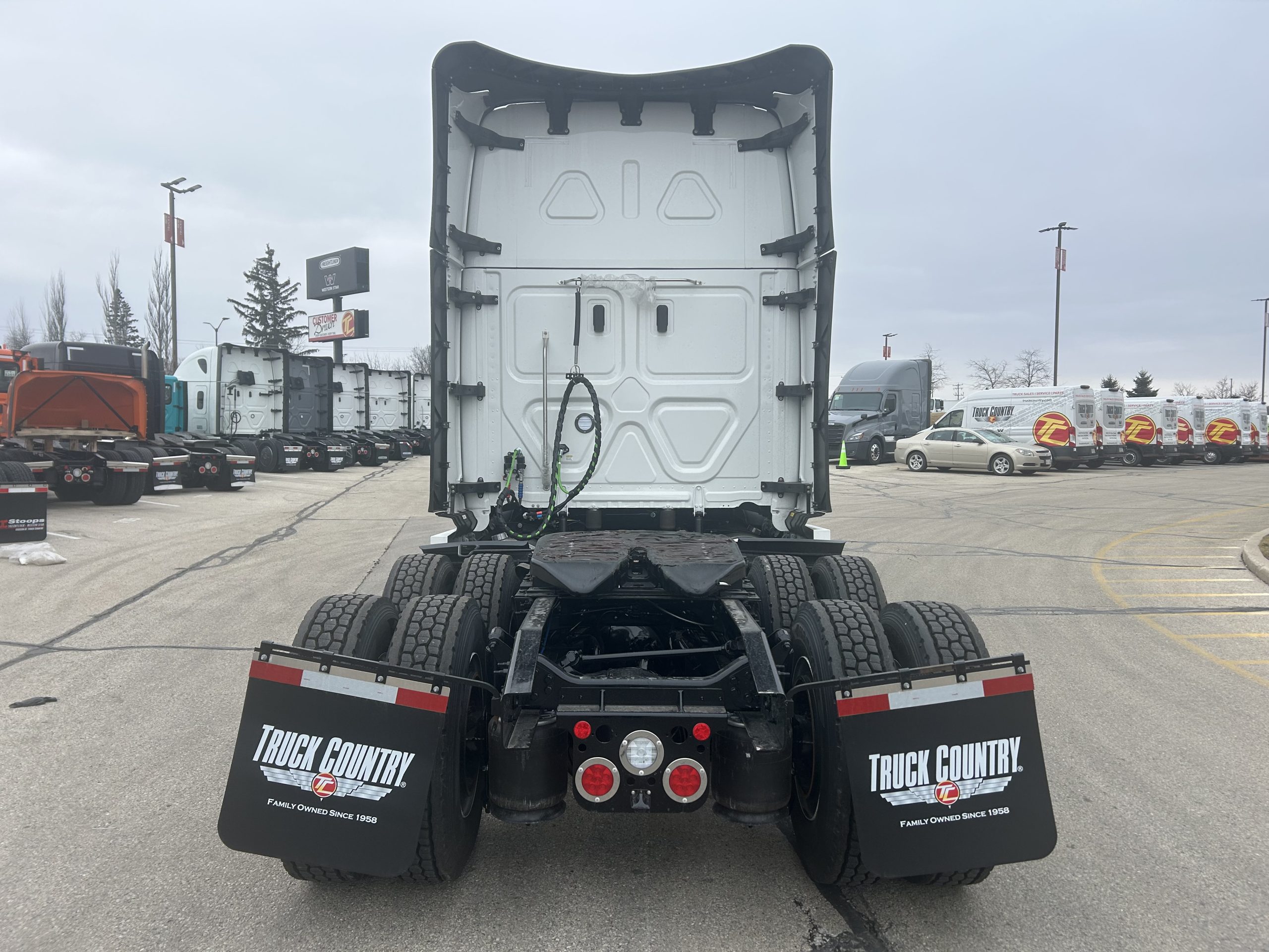 2027 Freightliner - image 6