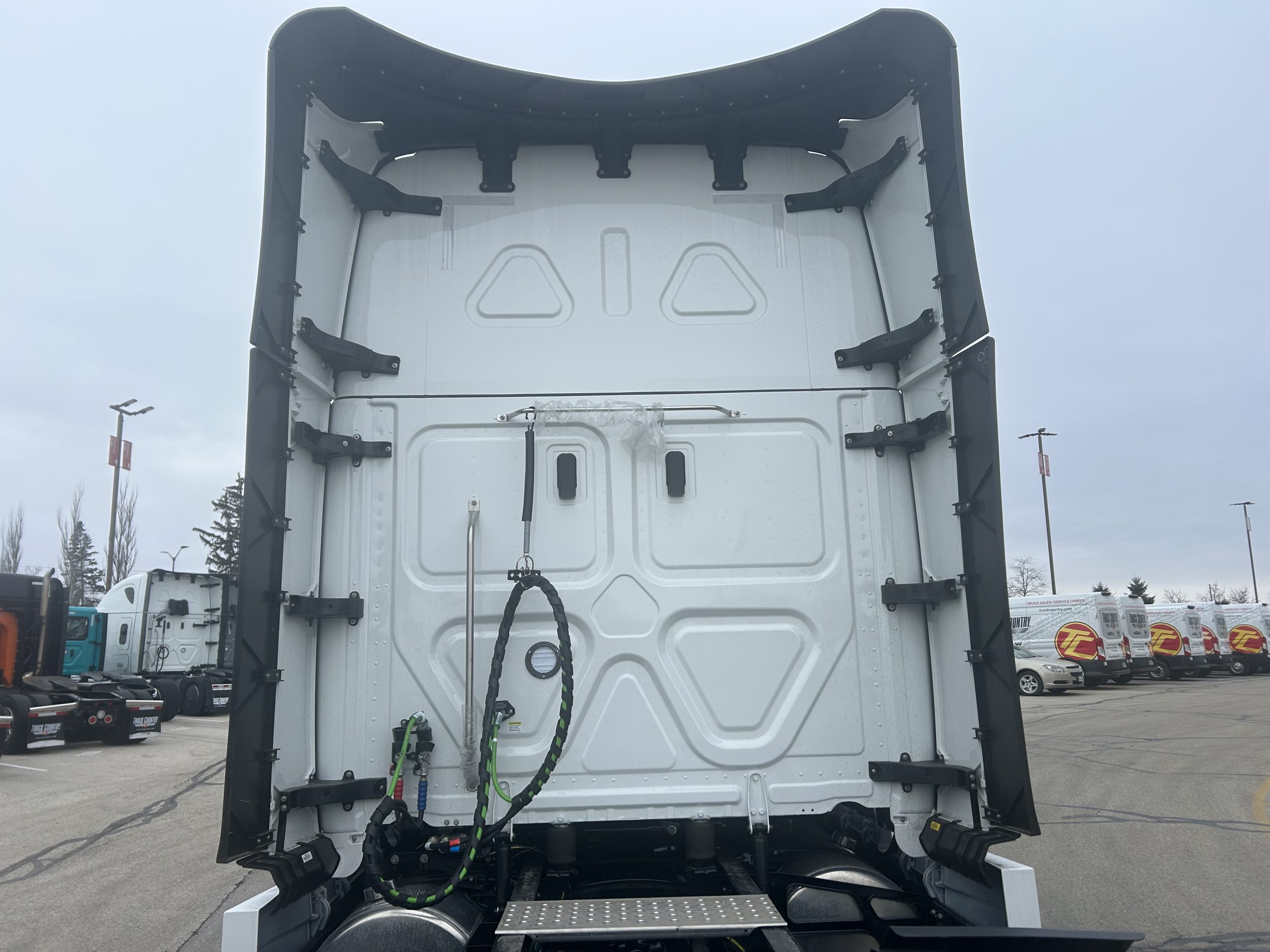 2027 Freightliner - image 5