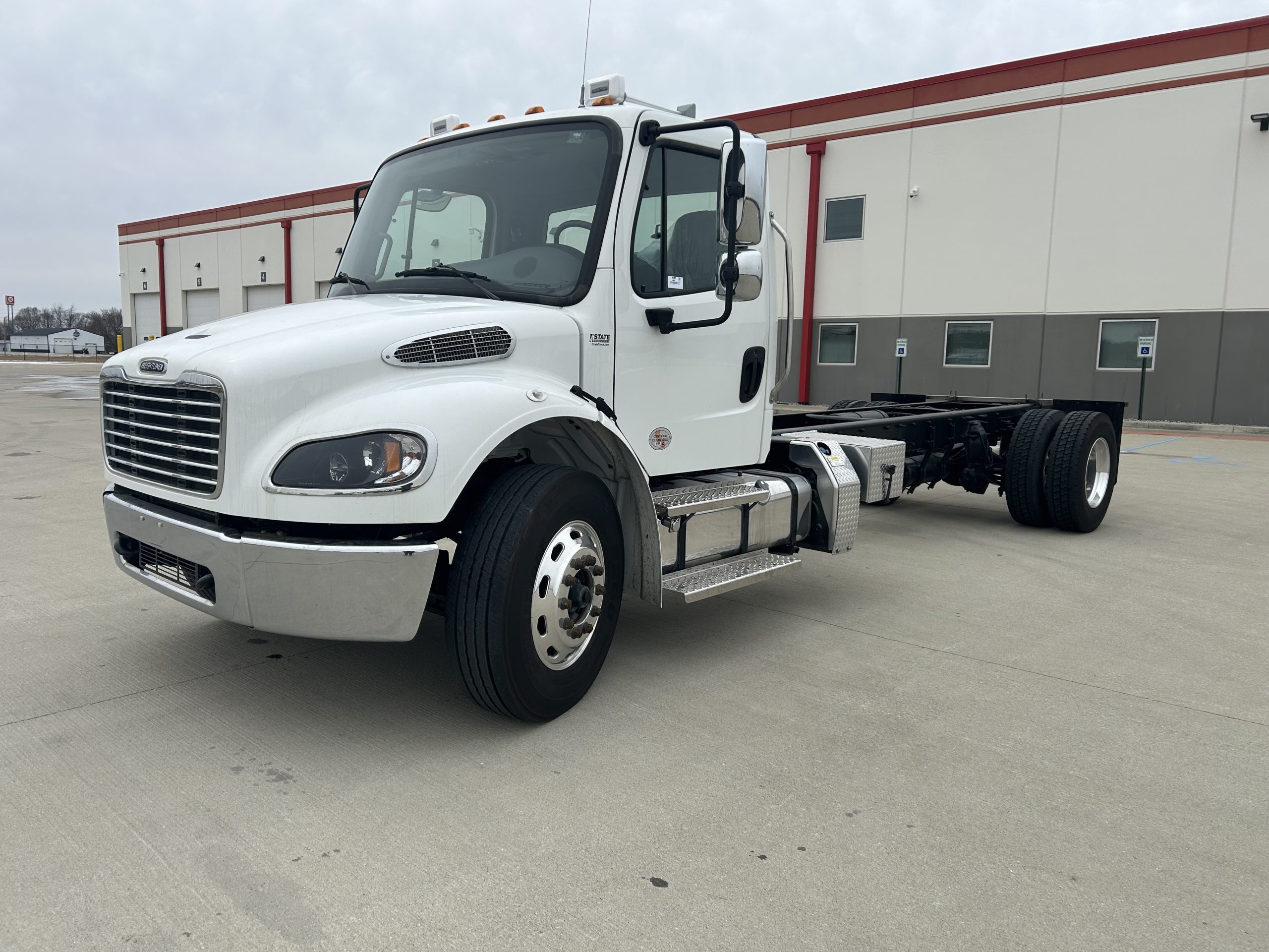 2023 Freightliner M2 106 2023 Freightliner M2 106 - image 1 of 6