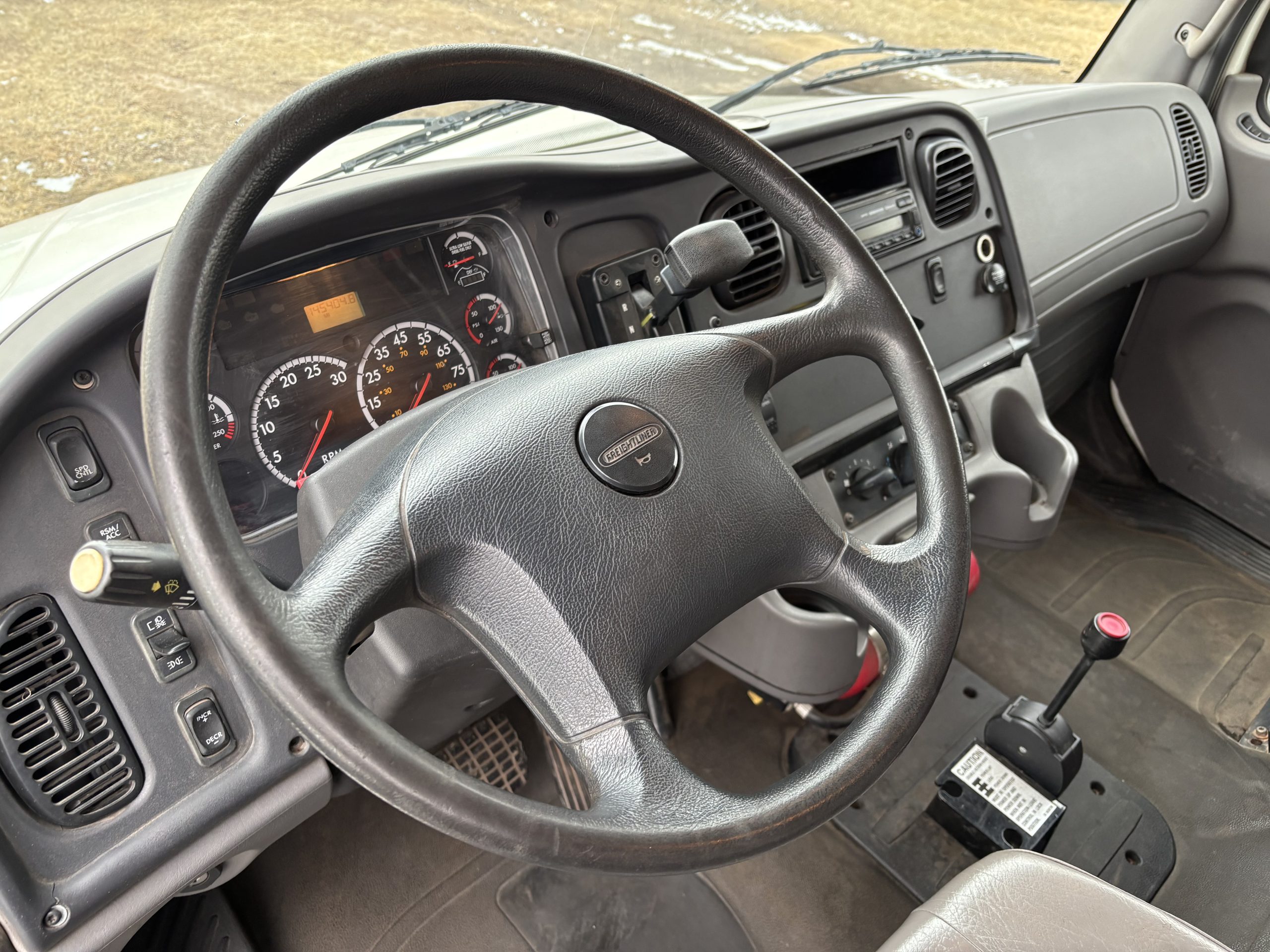 2015 Freightliner M2 106 - image 5 of 6