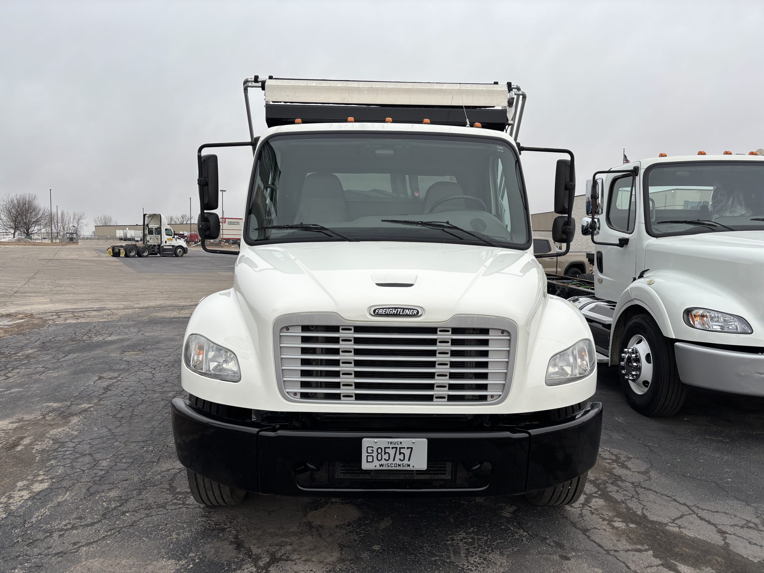 2015 Freightliner M2 106 - image 2 of 6