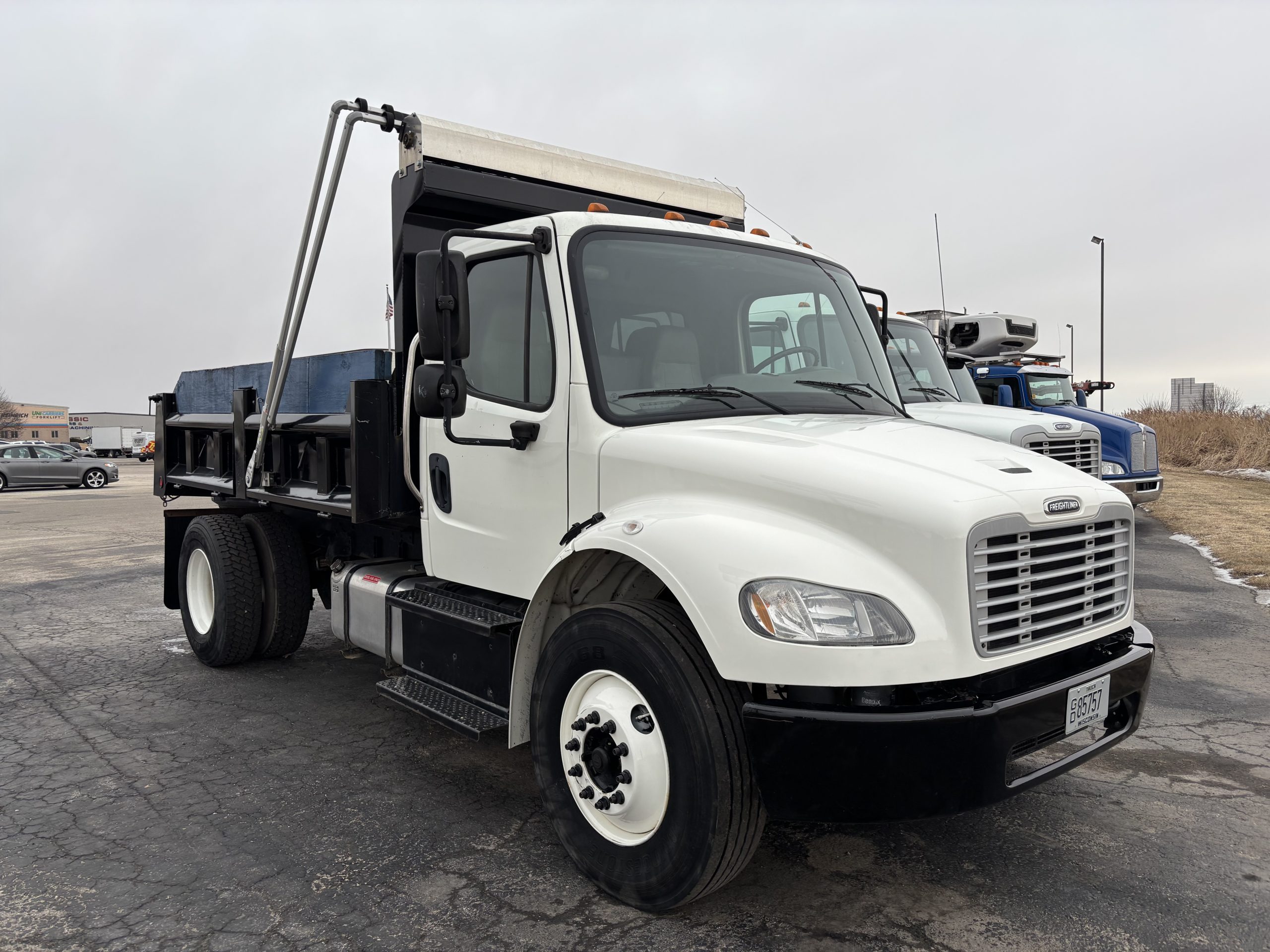 2015 Freightliner M2 106 - image 3 of 6