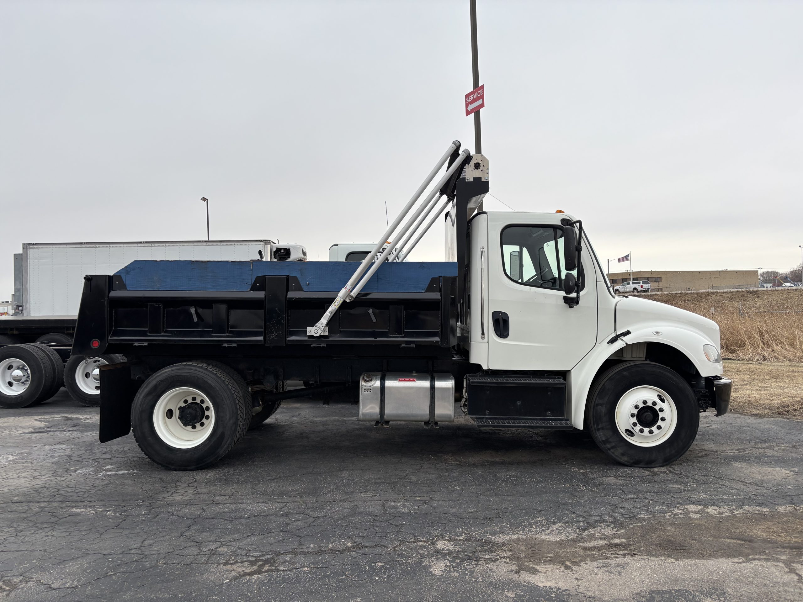 2015 Freightliner M2 106 - image 6 of 6