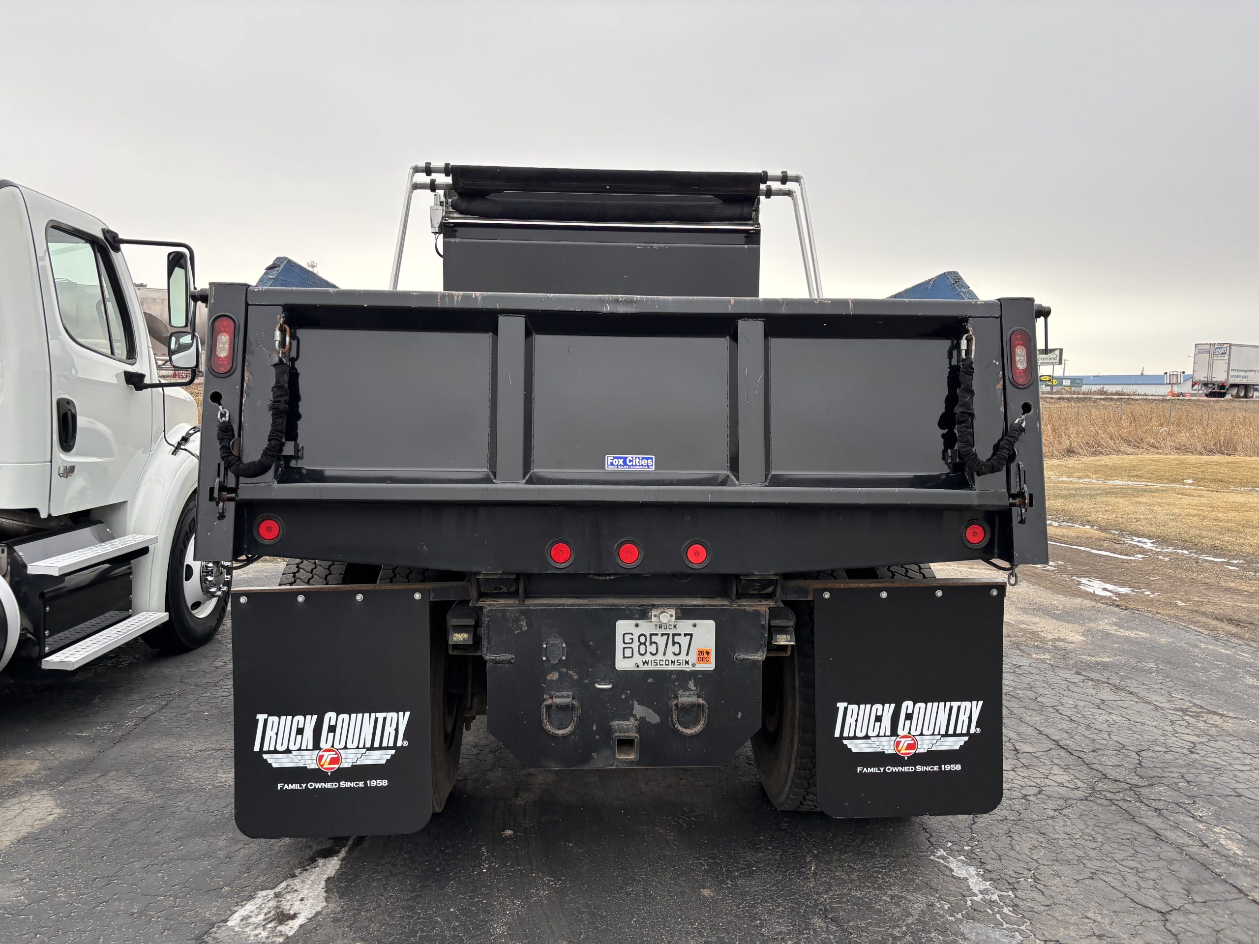 2015 Freightliner M2 106 - image 4 of 6