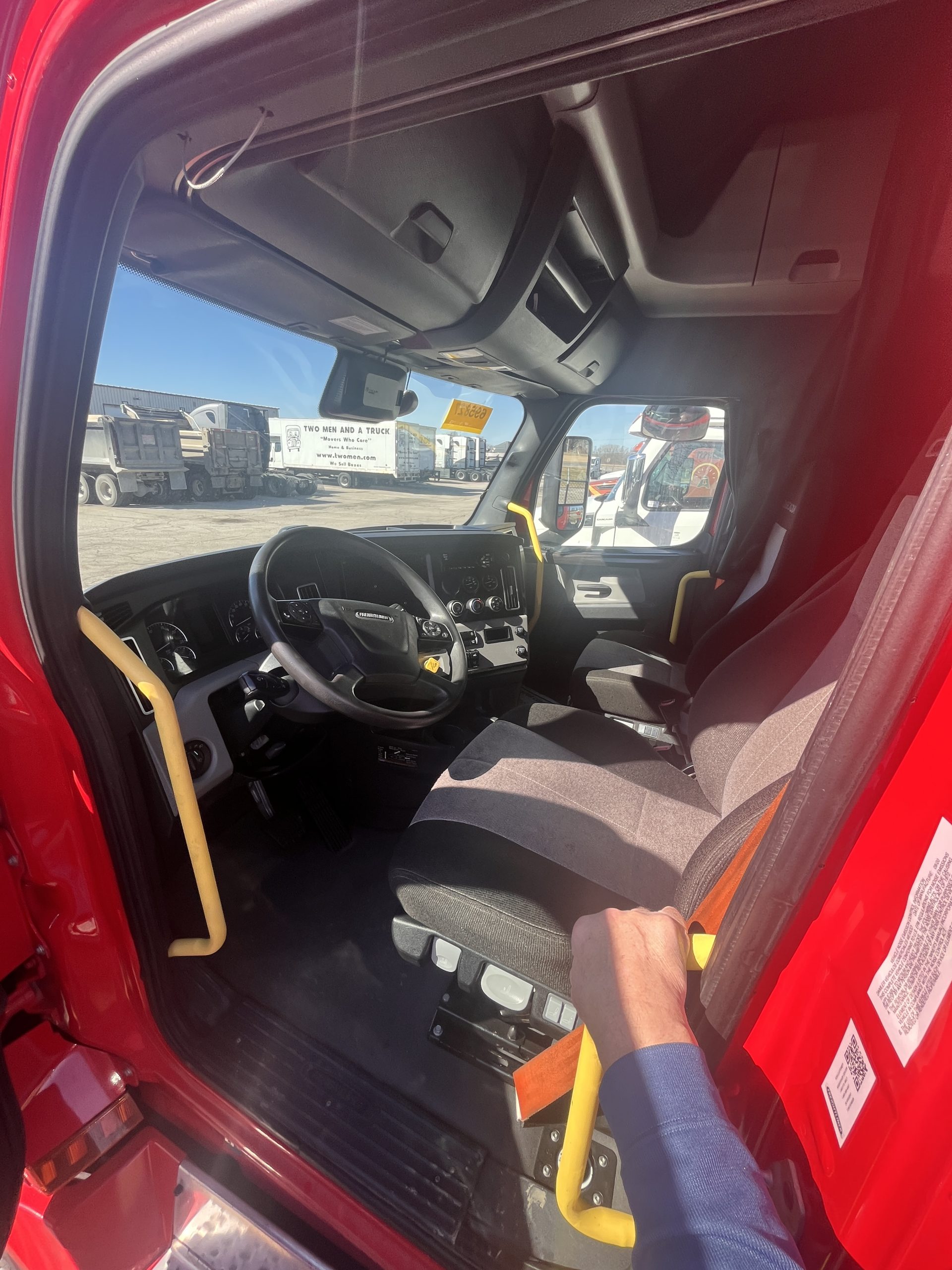 2021 Freightliner - image 6