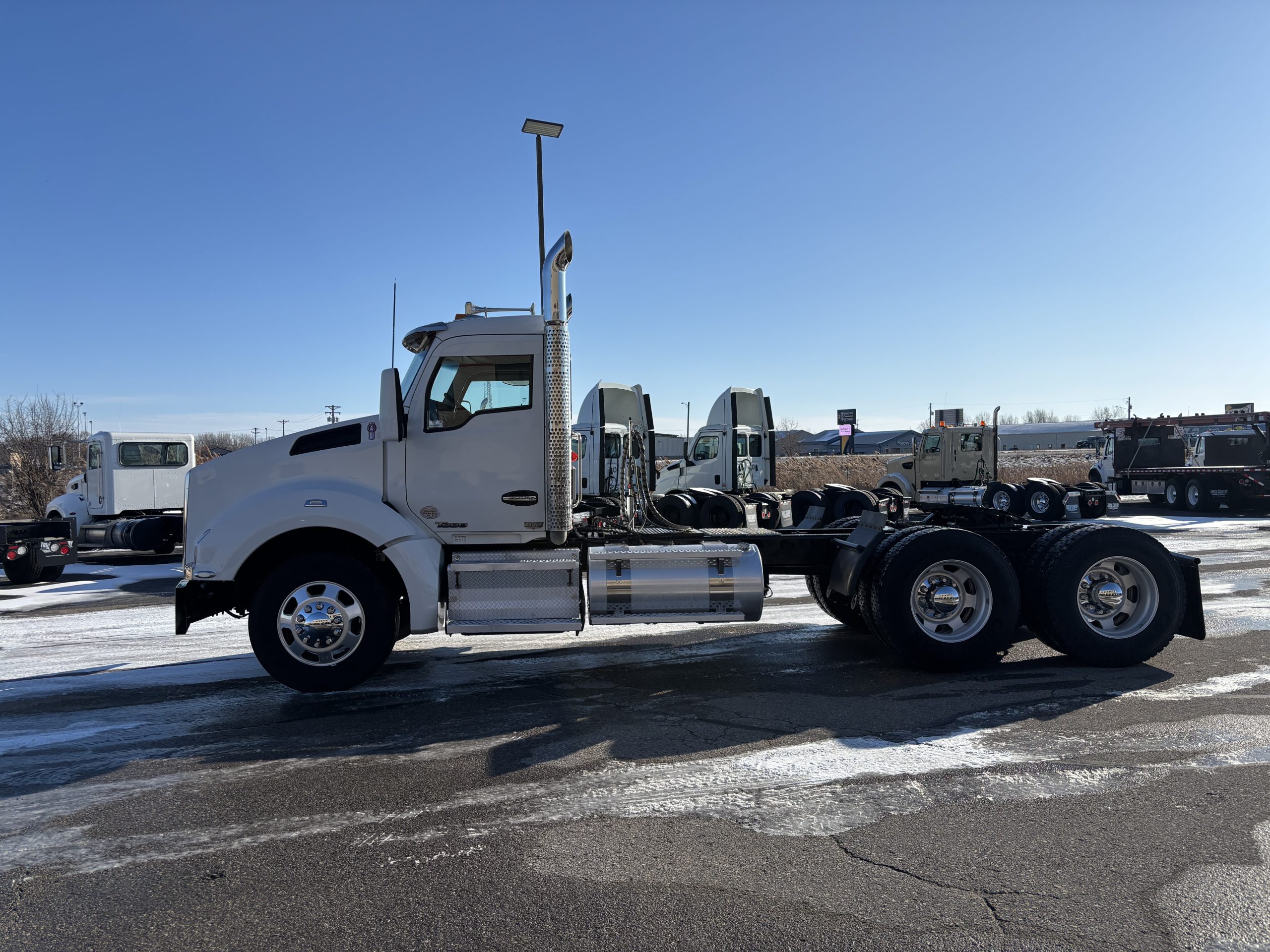 2019 Kenworth T880 - image 5 of 6