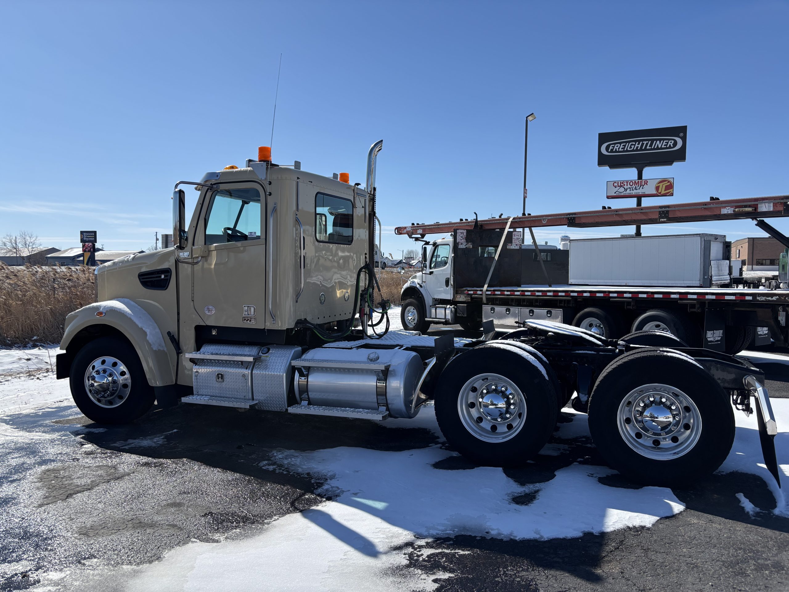 2020 Freightliner 122SD - image 5