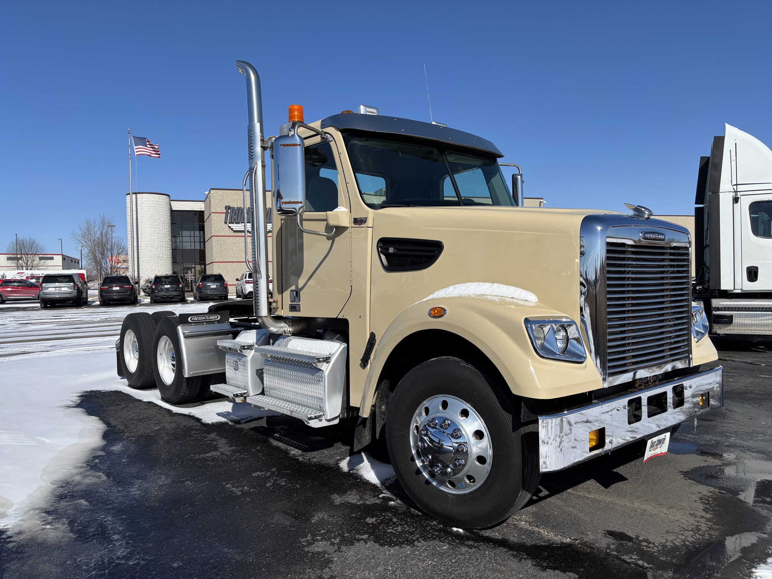 2020 Freightliner 122SD - image 3