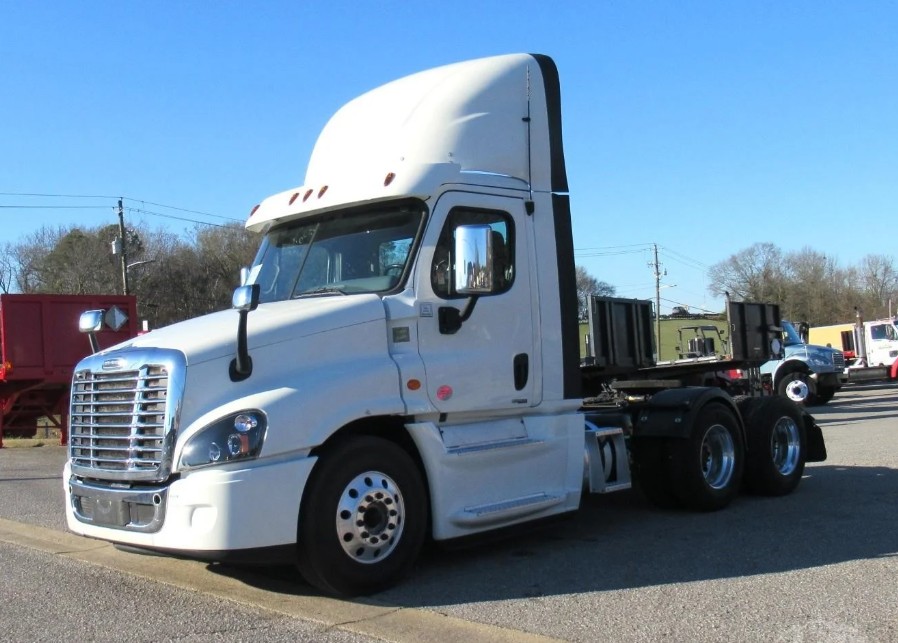 2018 Freightliner CA125DC - image 1 of 1