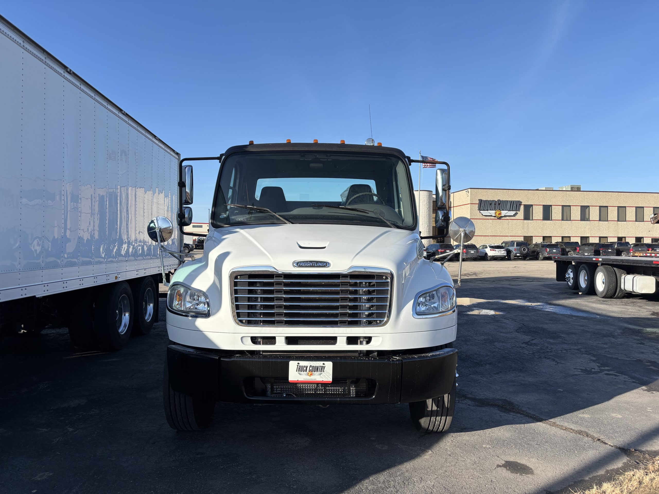 2011 Freightliner M280 2011 Freightliner M280 - image 2 of 5