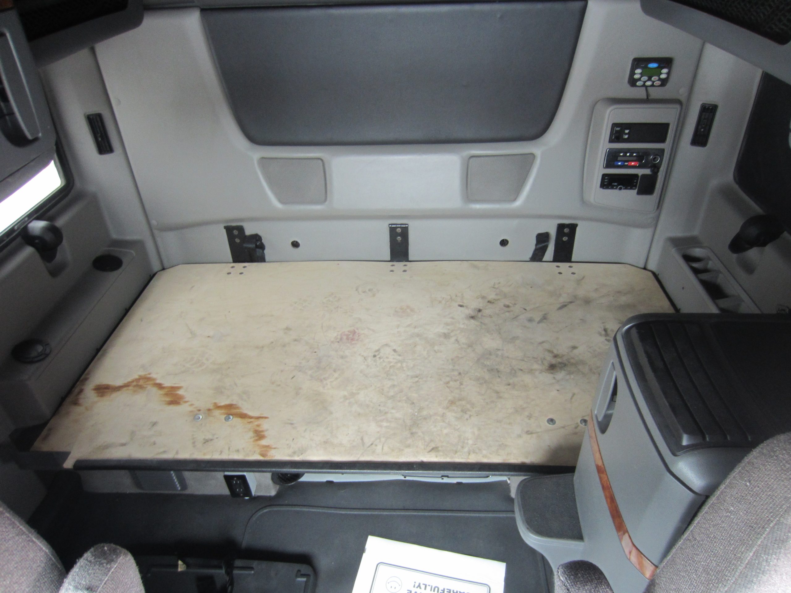 2022 International LT625 - image 6 of 6