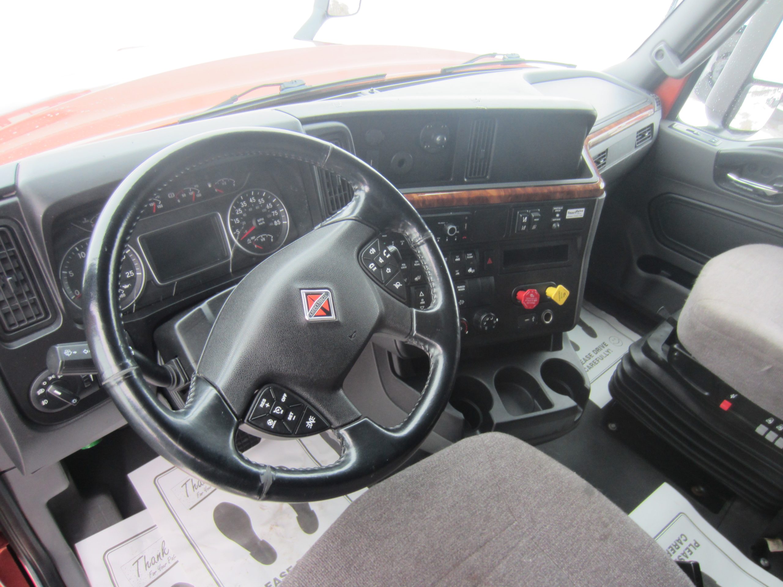 2022 International LT625 - image 5 of 6