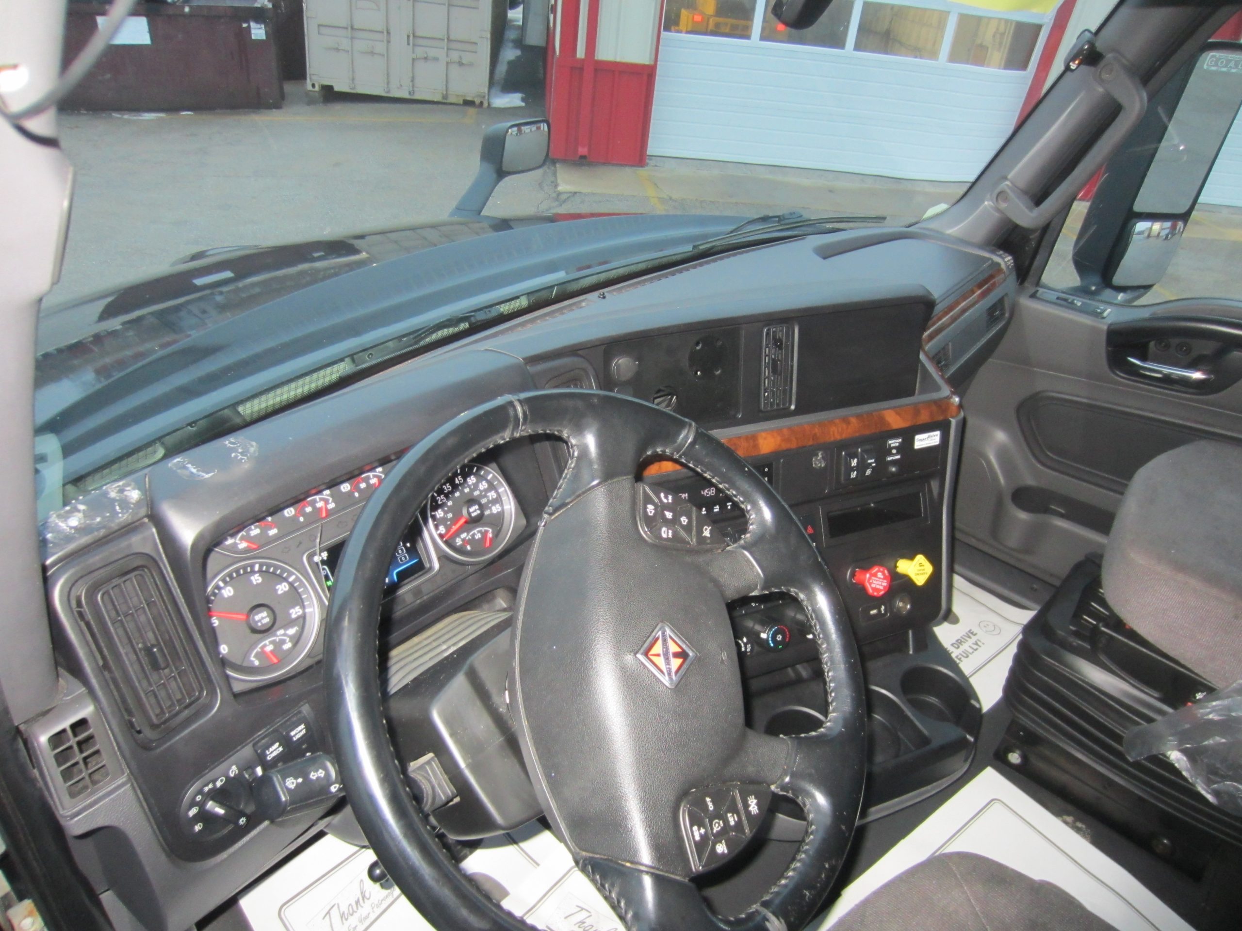 2022 International LT625 - image 5 of 6