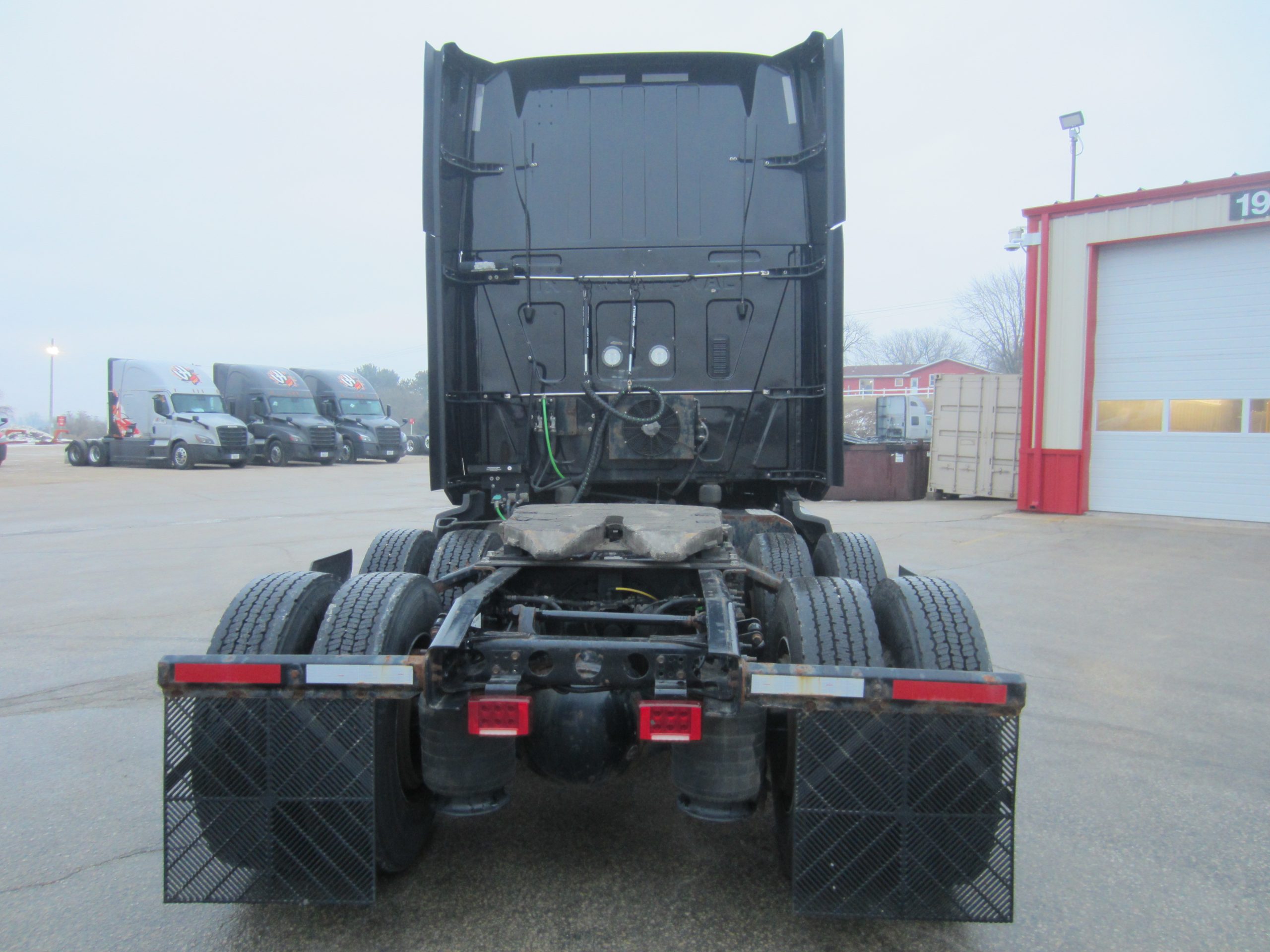 2022 International LT625 - image 4 of 6