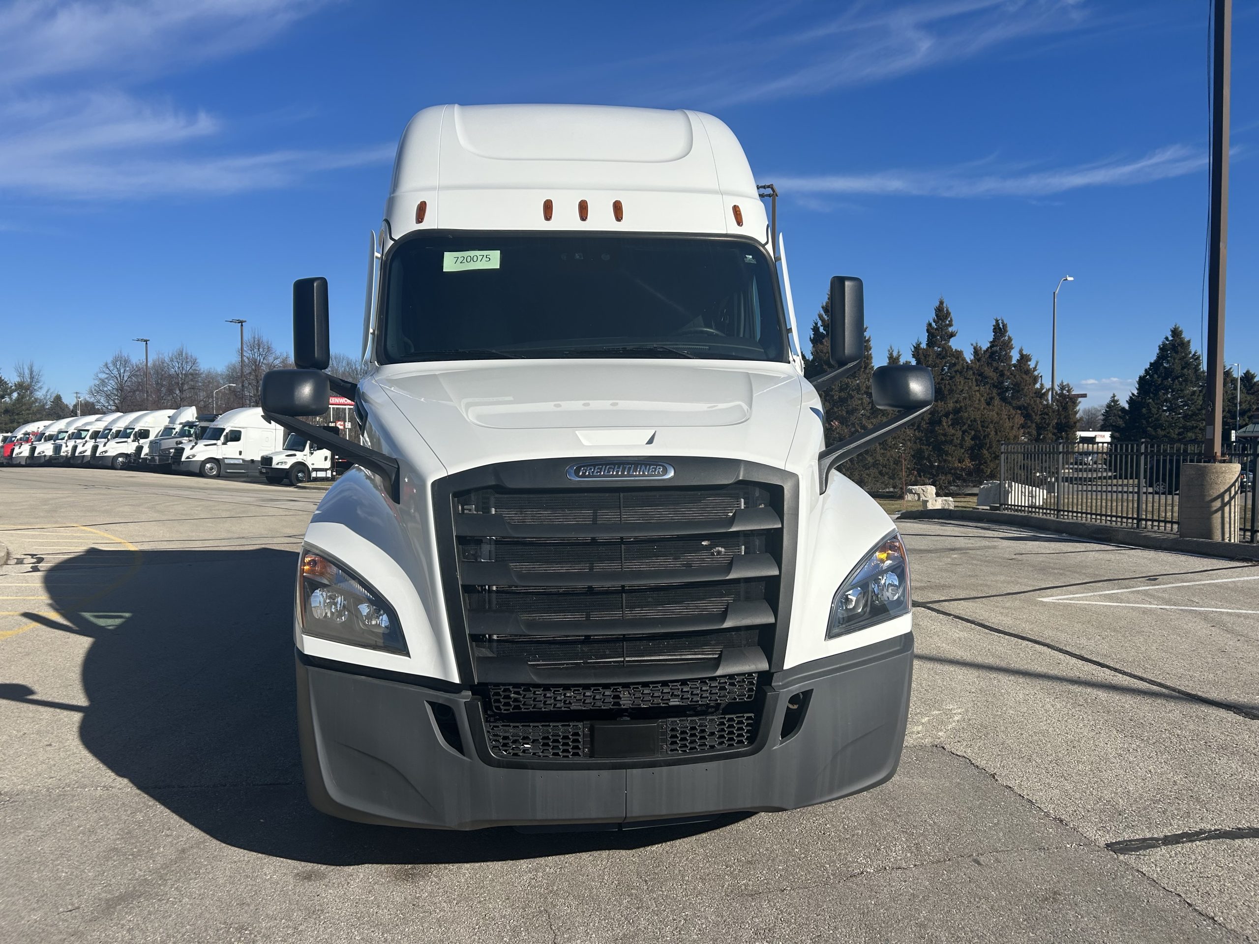 2023 Freightliner - image 2