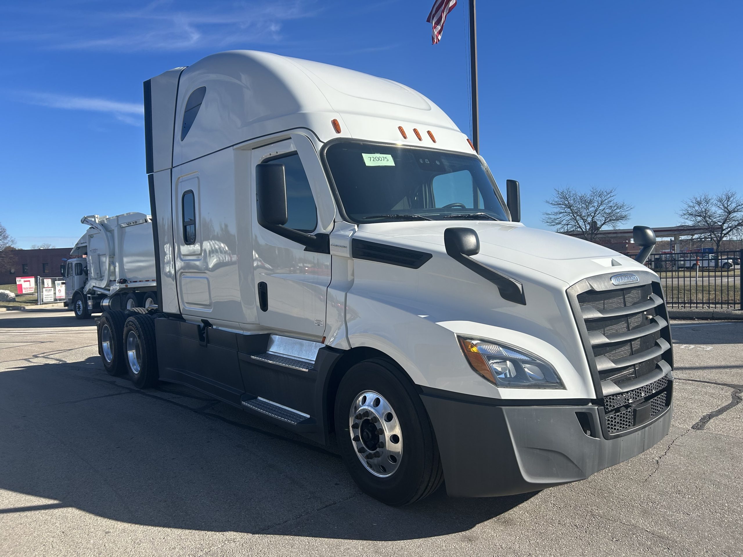 2023 Freightliner - image 3