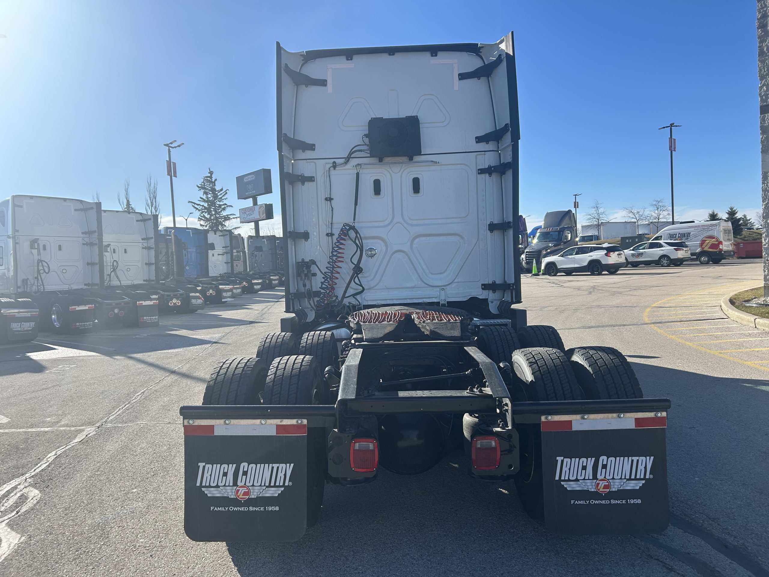 2023 Freightliner - image 4