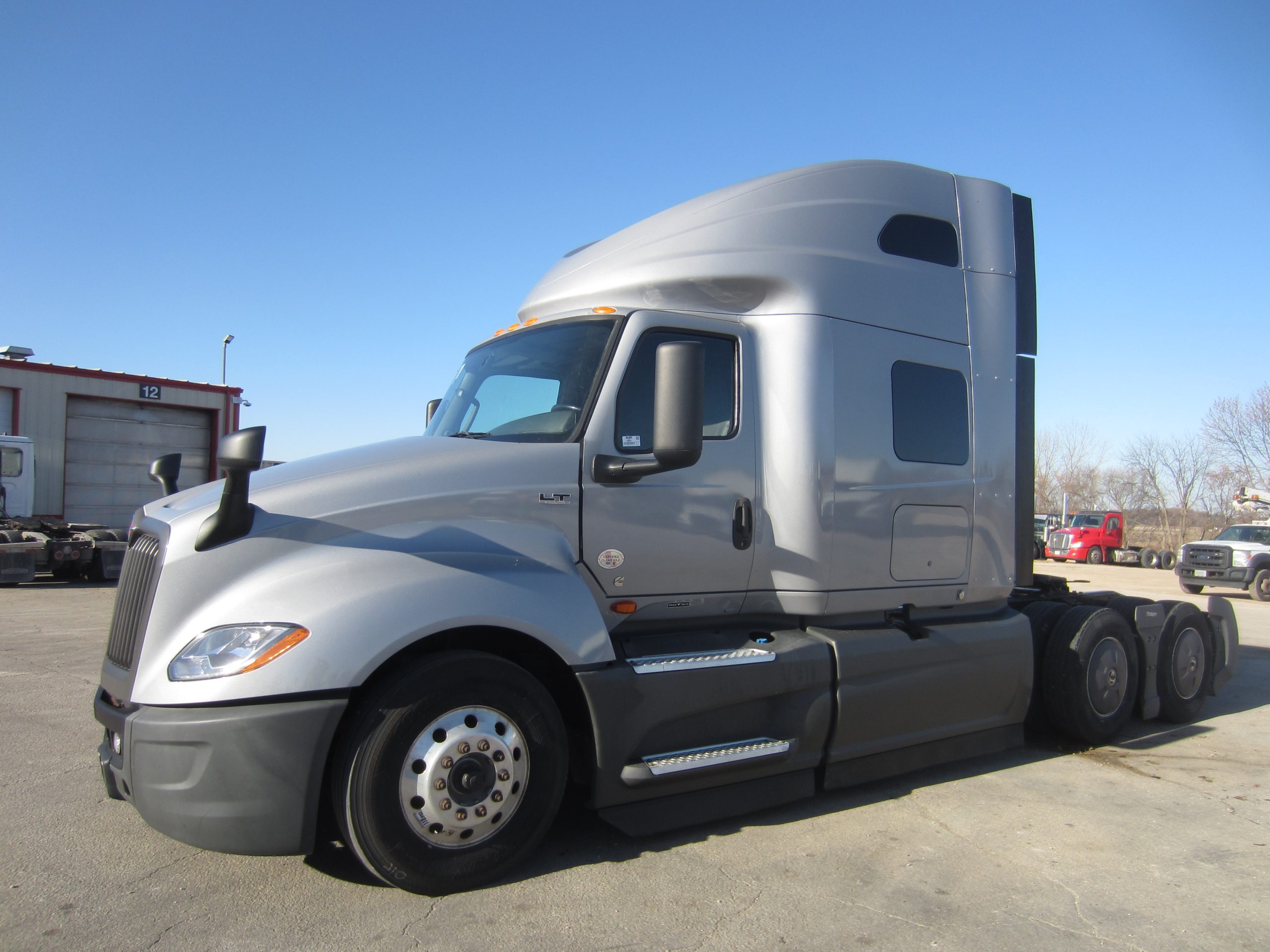 2023 International LT - image 1