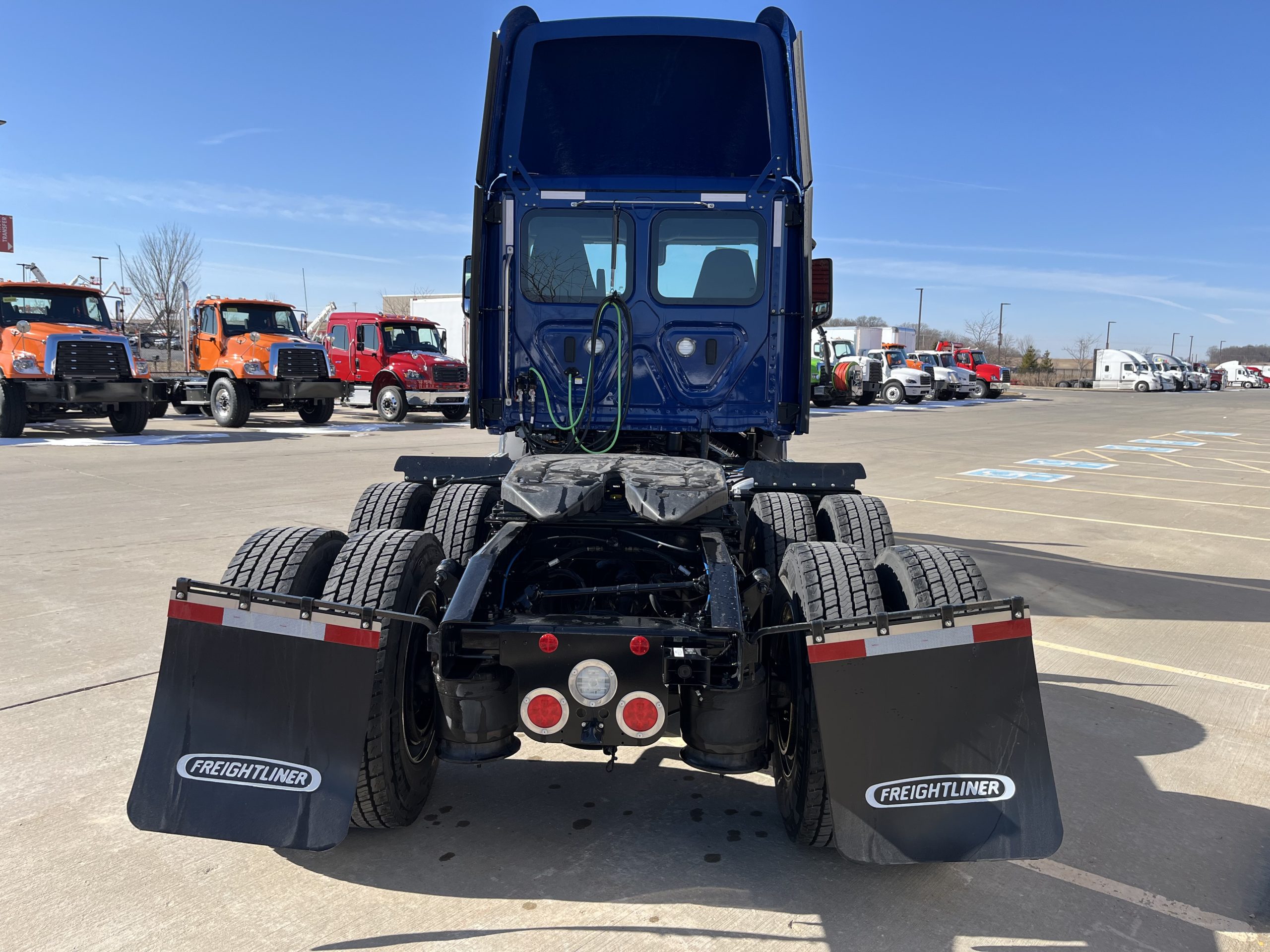 2025 Freightliner - image 4