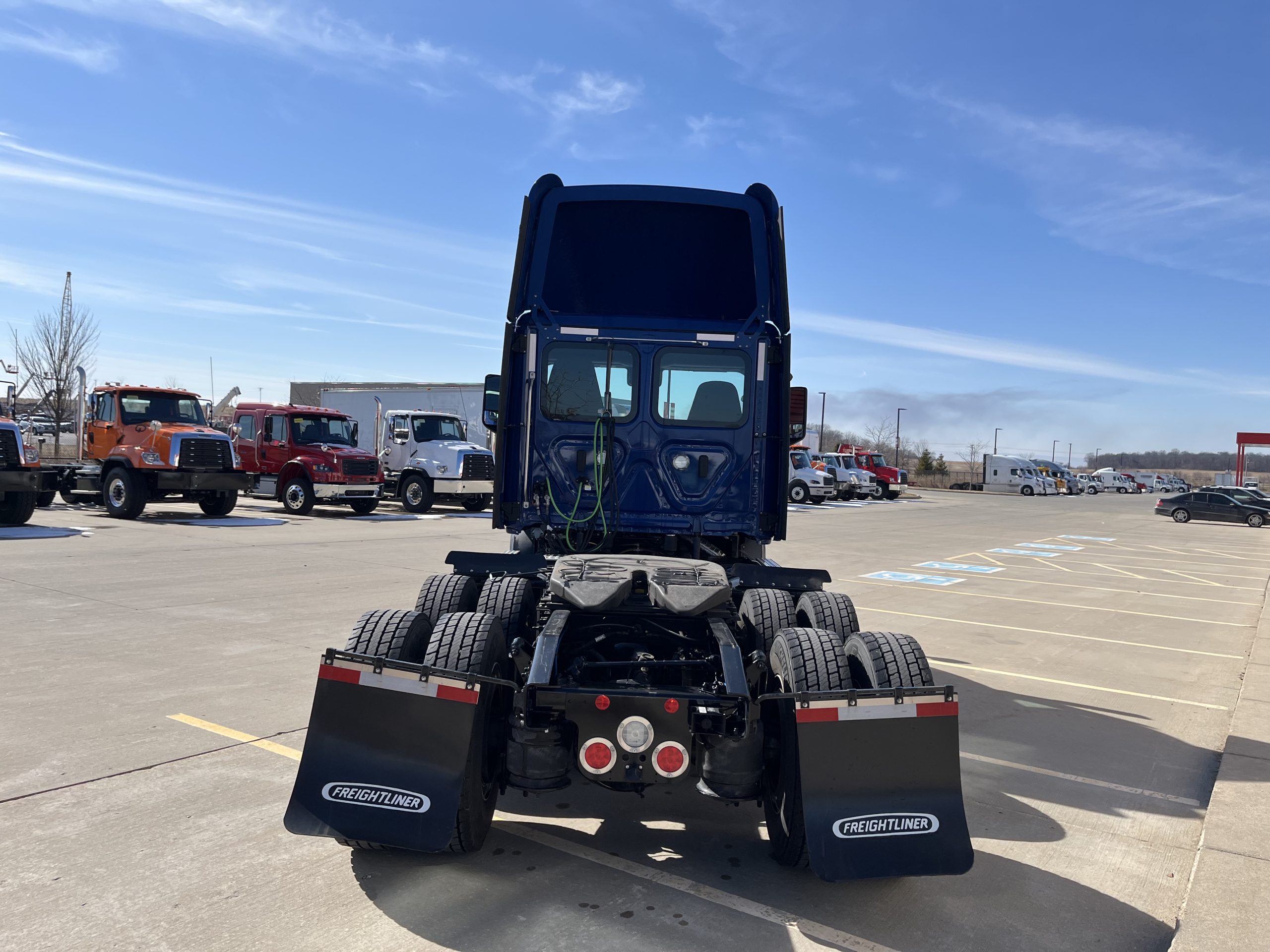 2025 Freightliner - image 4