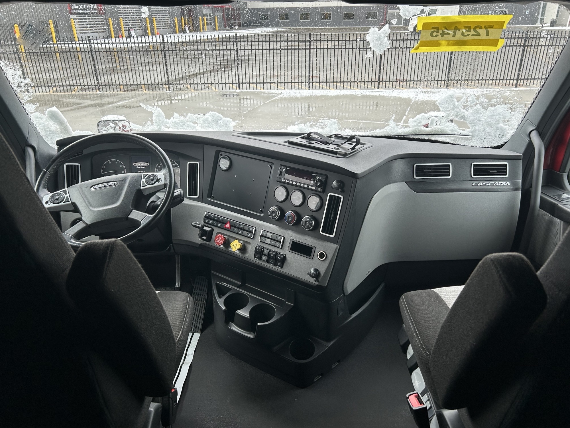 2023 Freightliner - image 5