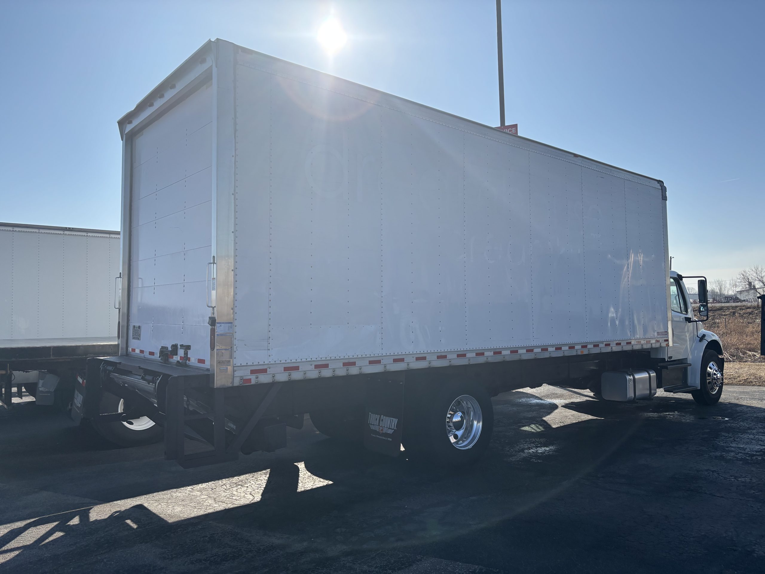 2018 Freightliner M2 106 — photo 6