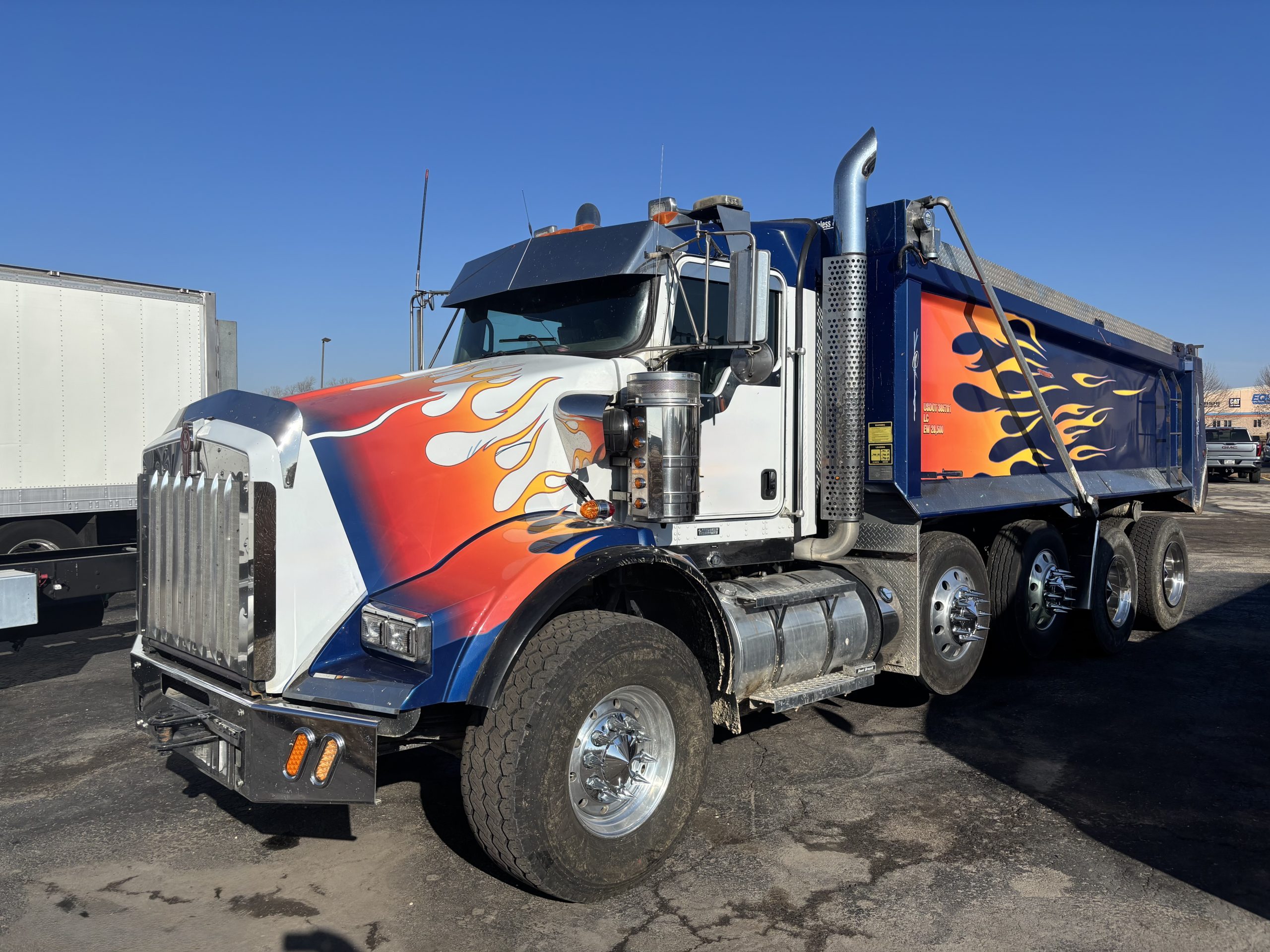 2019 Kenworth T800 - image 1 of 6