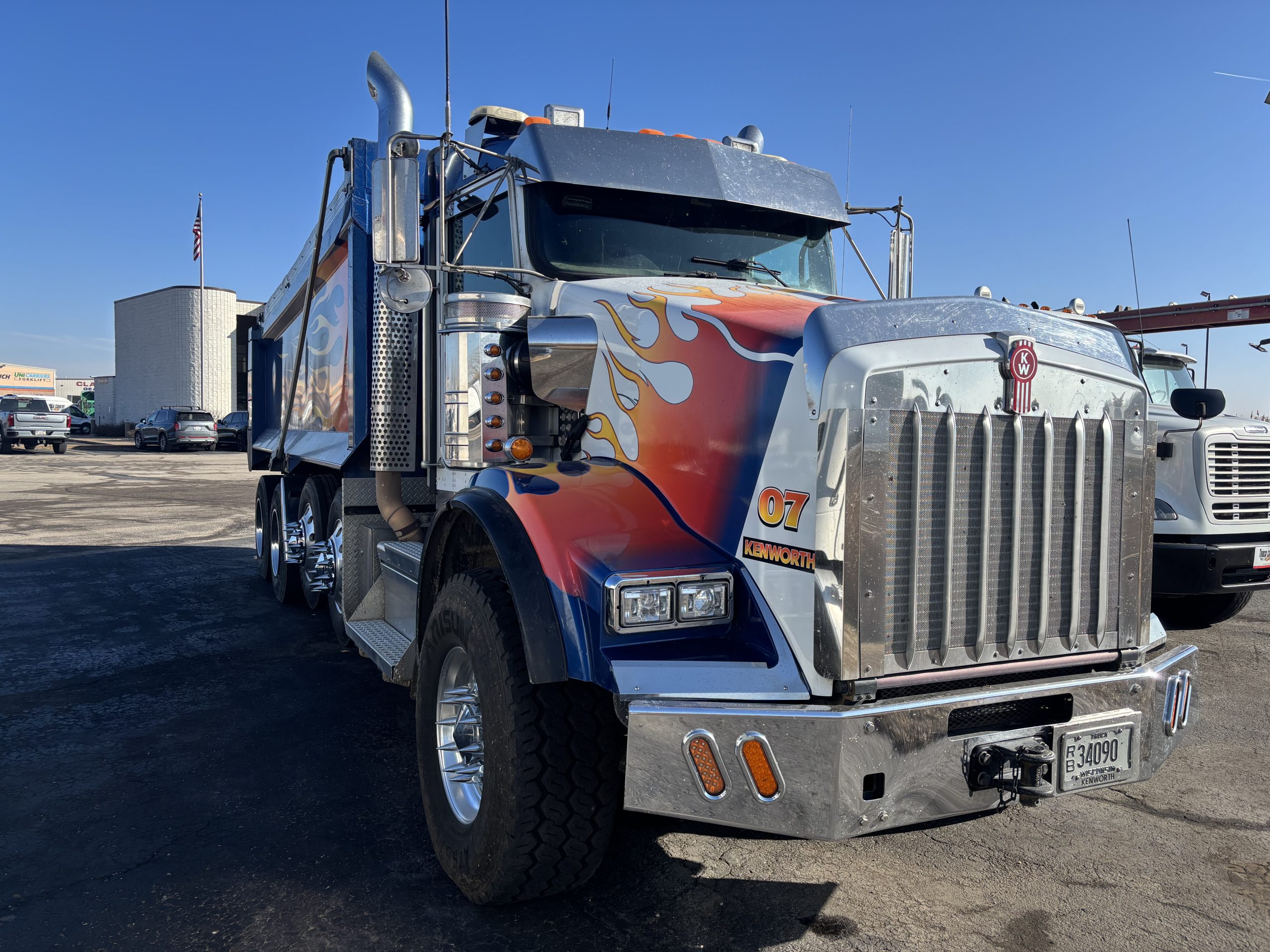 2019 Kenworth T800 - image 3 of 6