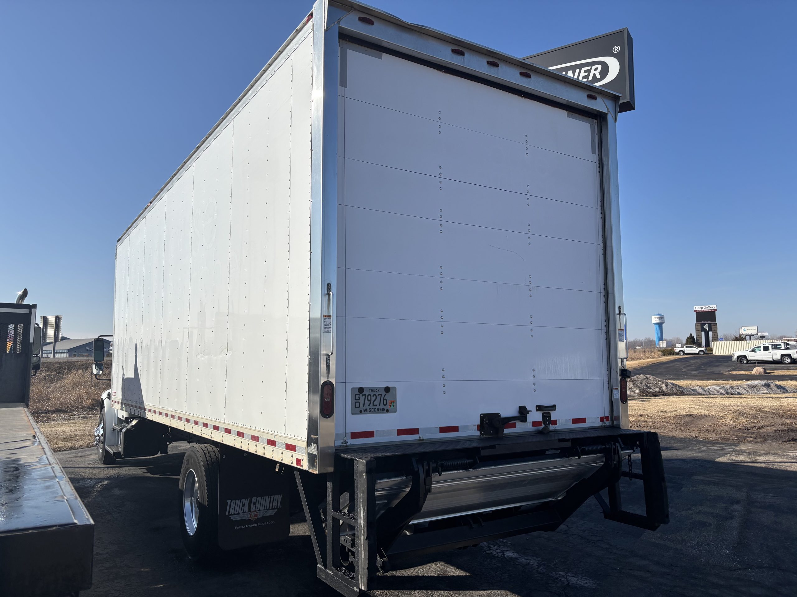 2018 Freightliner M2 106 — photo 5
