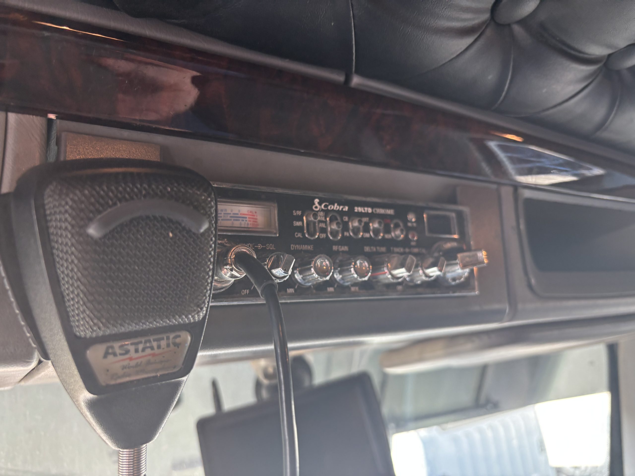 2019 Kenworth T800 - image 4 of 6