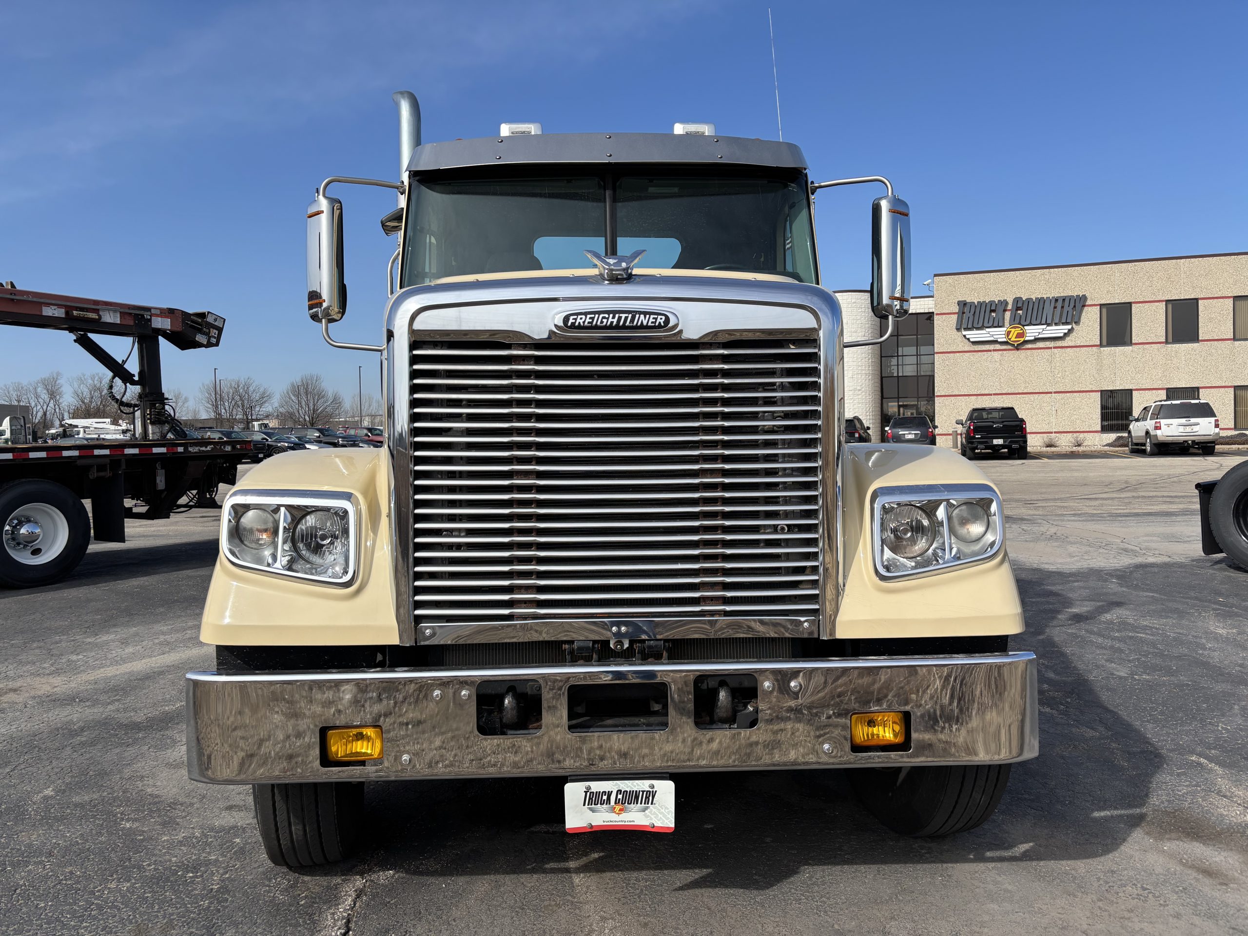 2020 Freightliner 122SD — photo 2