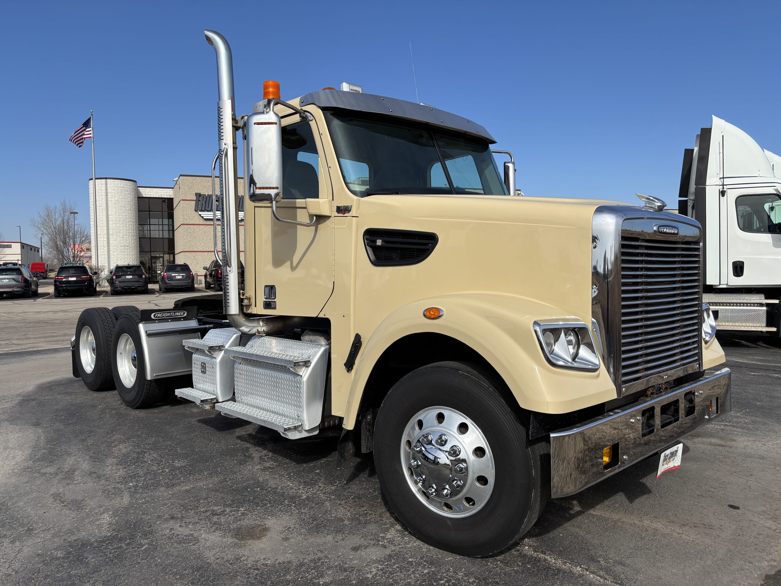 2020 Freightliner 122SD — photo 3