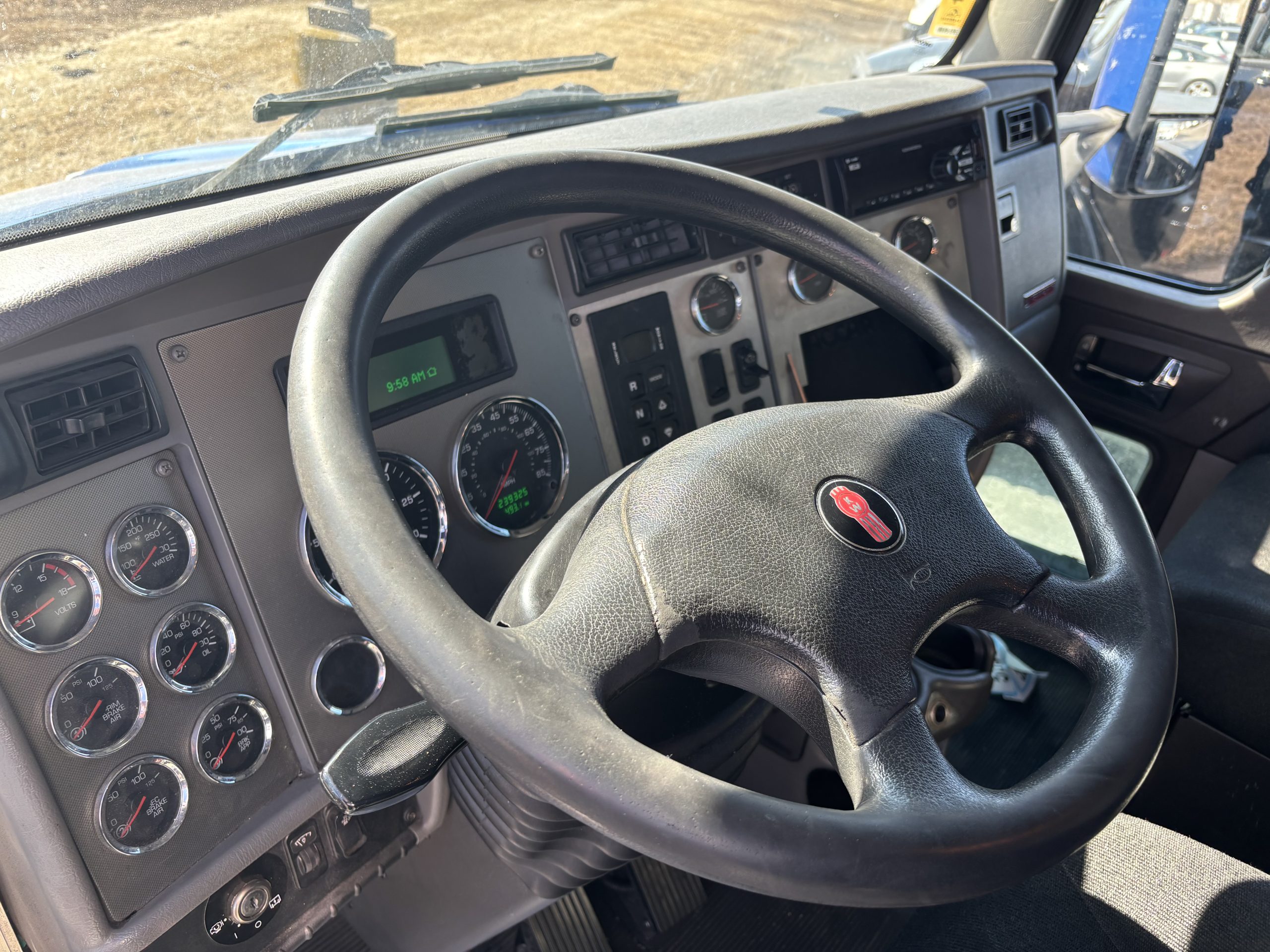 2019 Kenworth T370 - image 4 of 6