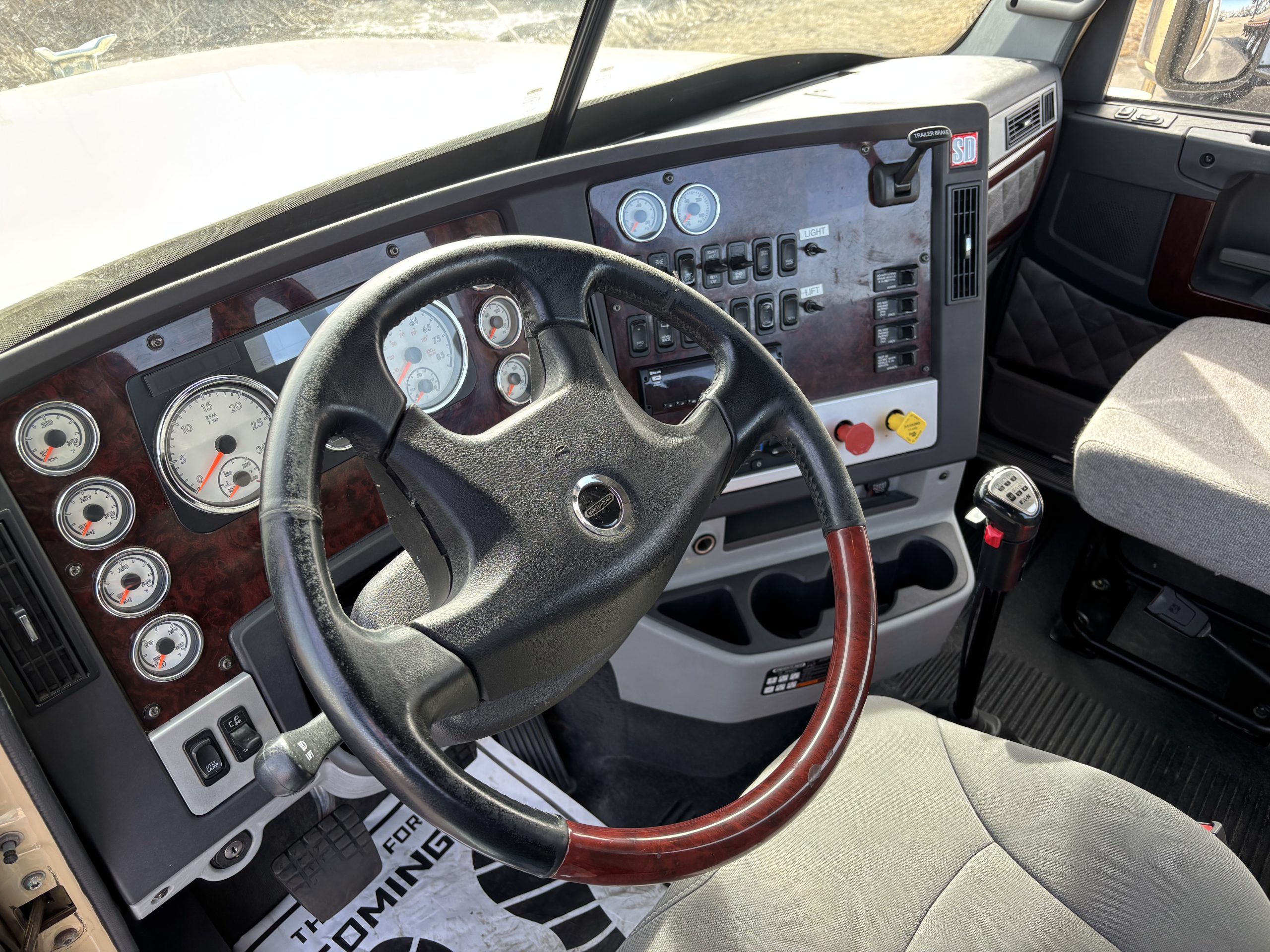 2020 Freightliner 122SD — photo 4