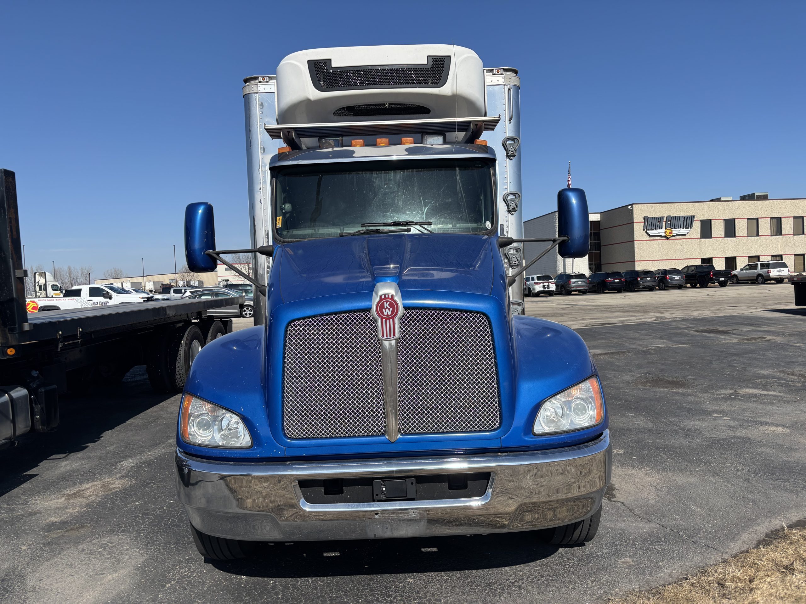 2019 Kenworth T370 - image 2 of 6