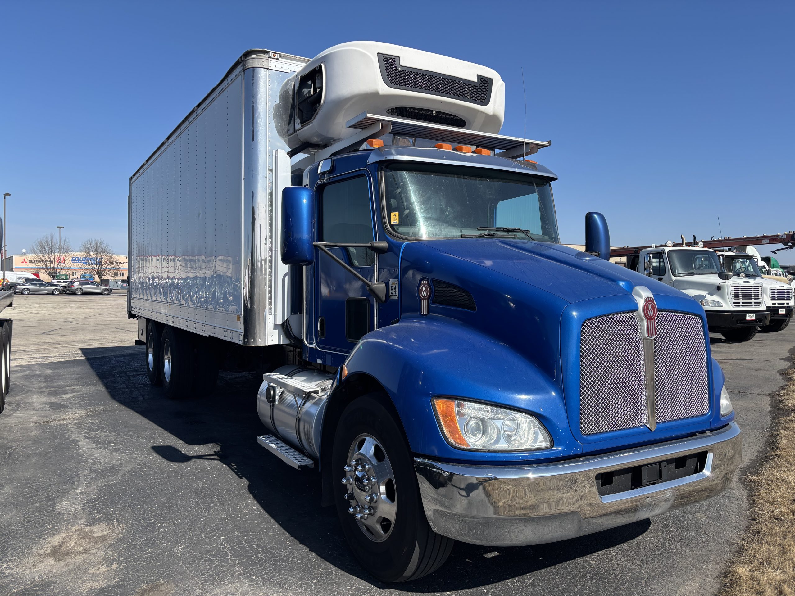 2019 Kenworth T370 - image 3 of 6