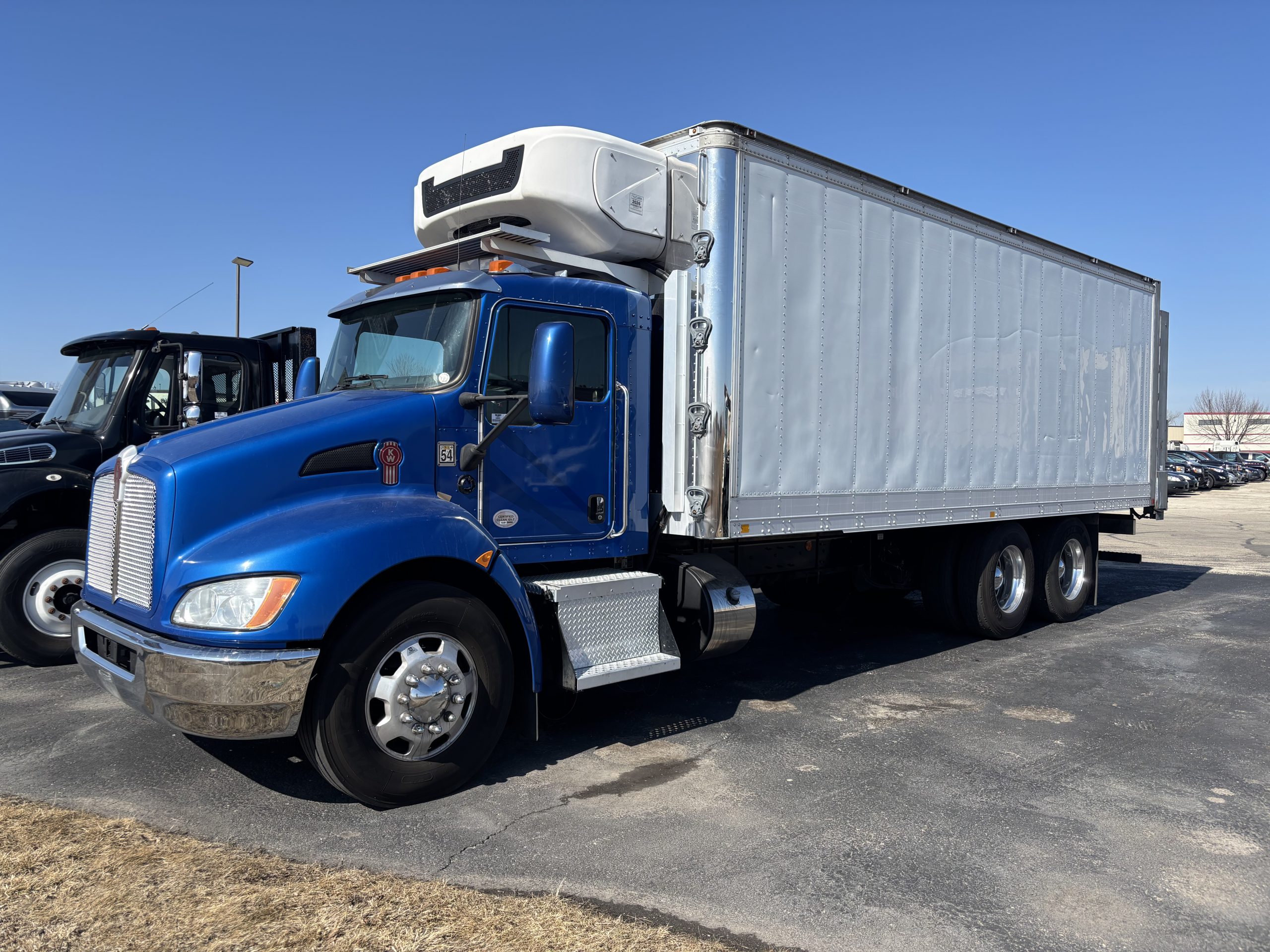 2019 Kenworth T370 - image 1 of 6