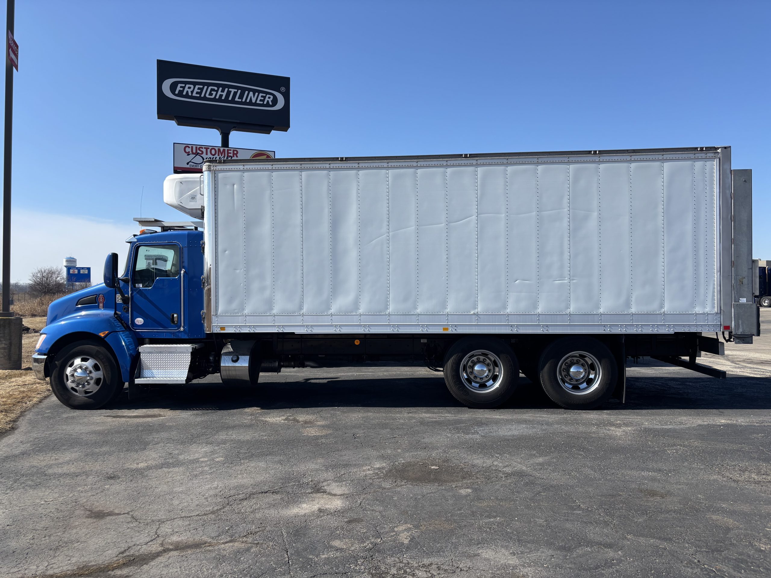 2019 Kenworth T370 - image 5 of 6