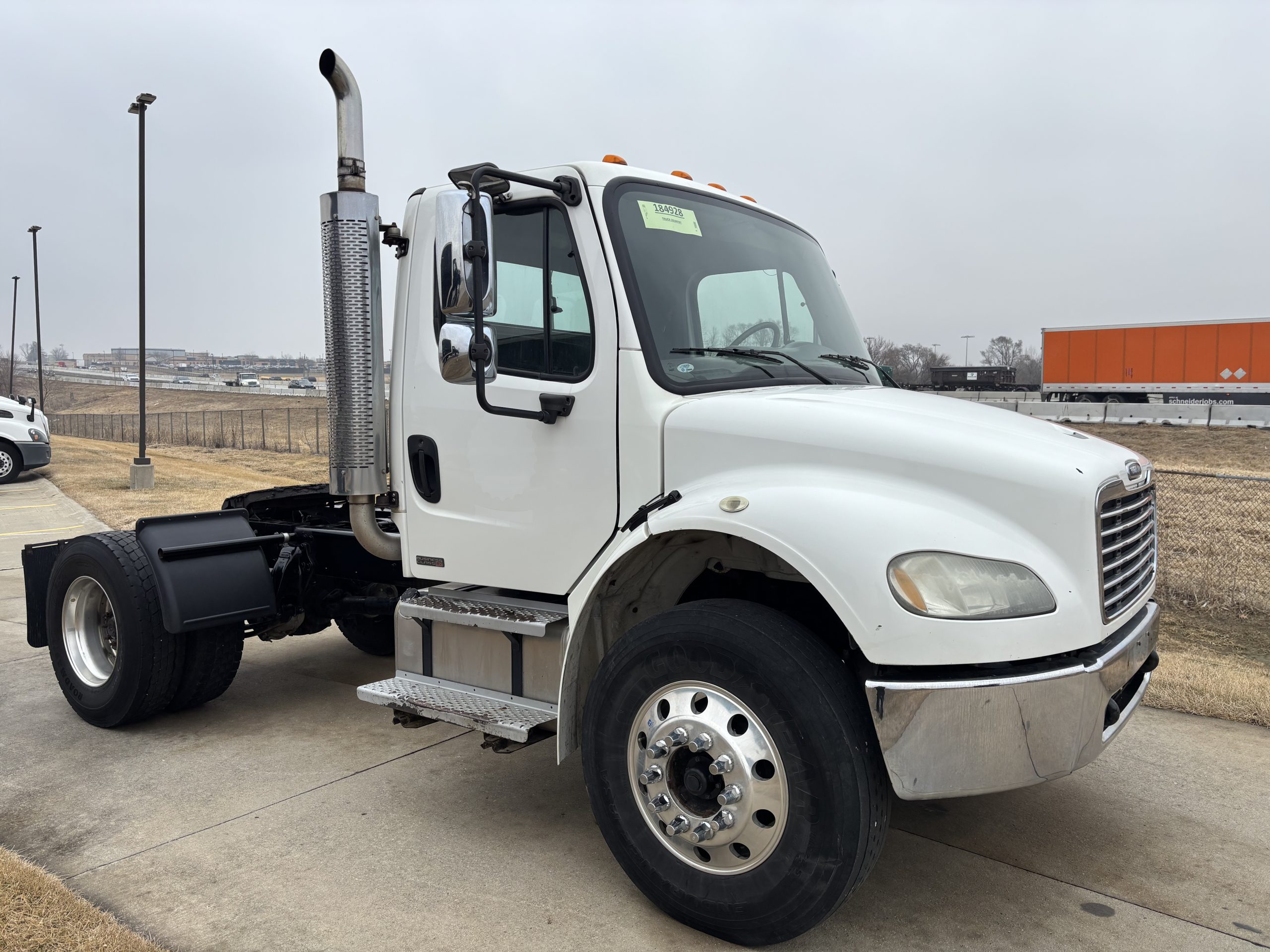 2005 Freightliner M2 106 - image 3 of 6