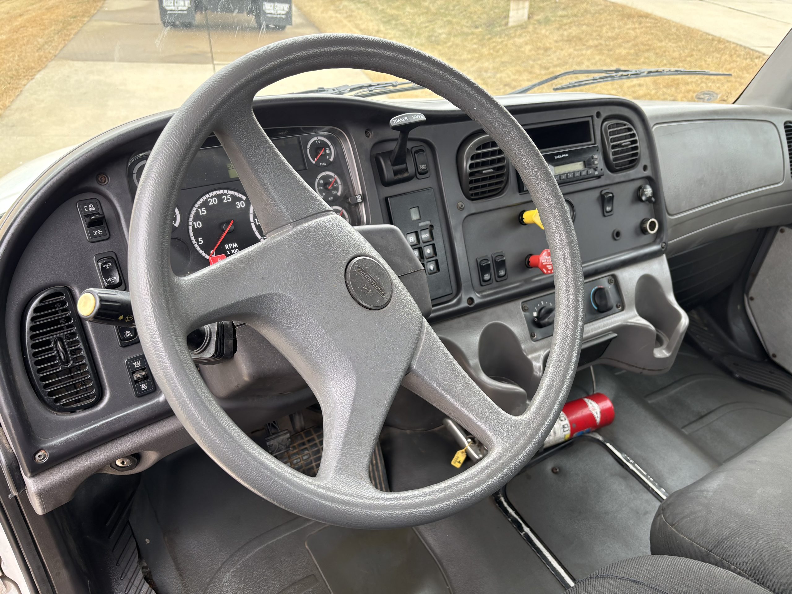 2005 Freightliner M2 106 - image 6 of 6